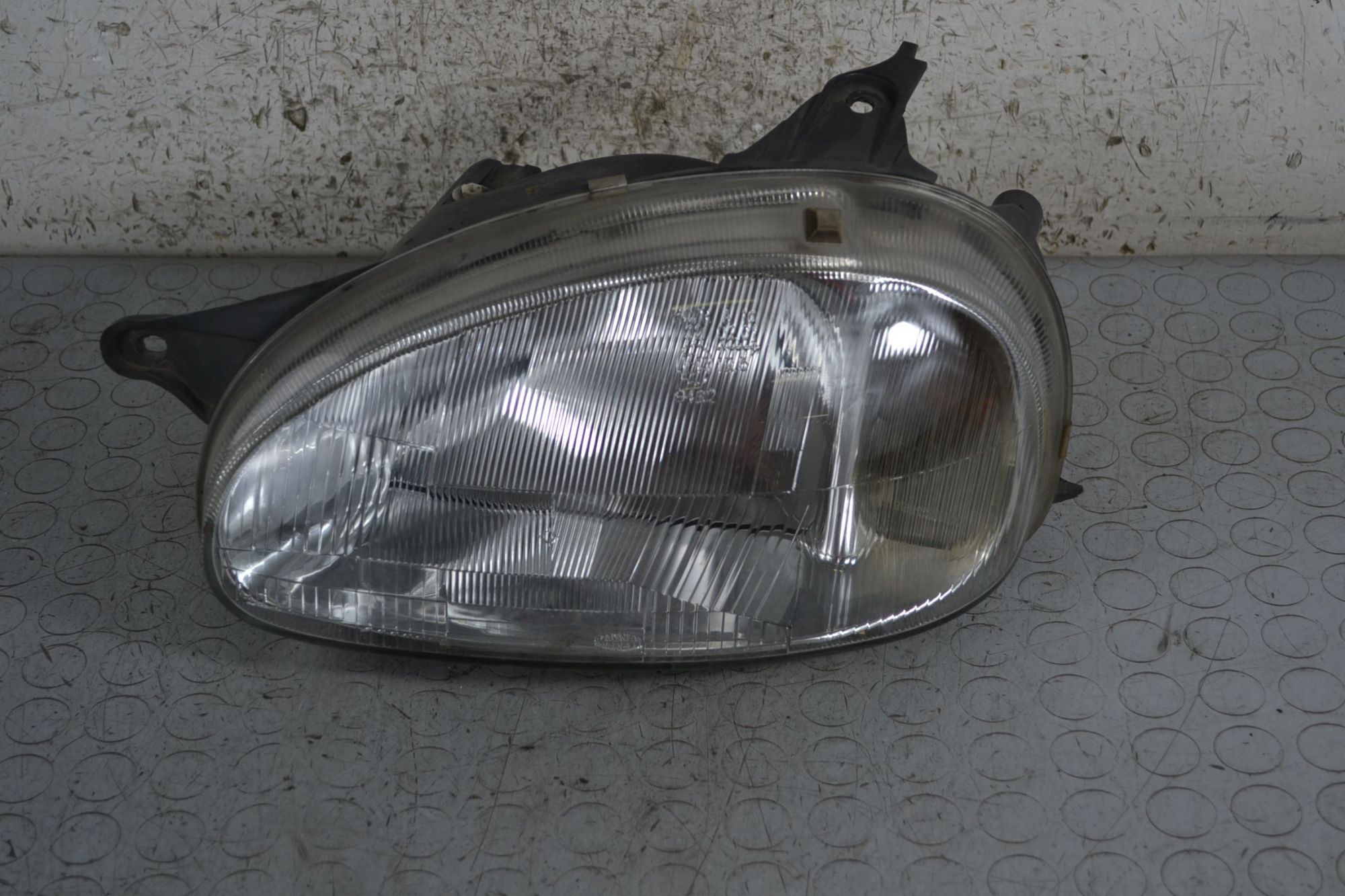 Faro Anteriore SX Opel Corsa B dal 1993 al 2000 Cod 90444786  1697443266088