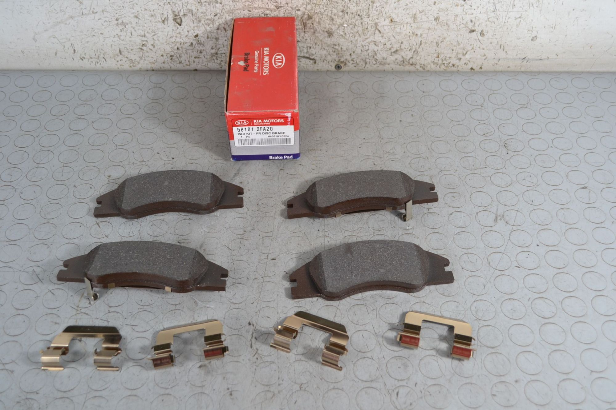 Set pastiglie freno anteriore Kia Cerato Dal 2003 al 2009 Cod 581012FA20  1697448689486