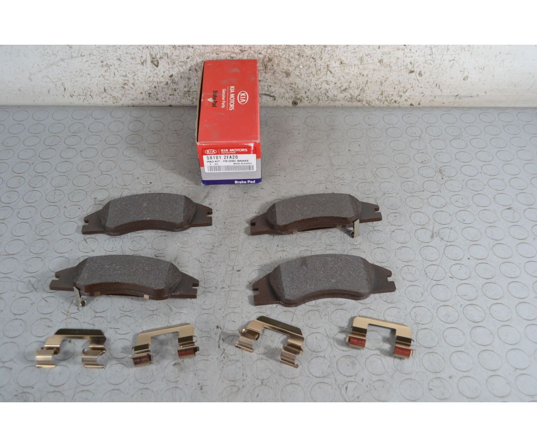 Set pastiglie freno anteriore Kia Cerato Dal 2003 al 2009 Cod 581012FA20  1697448689486