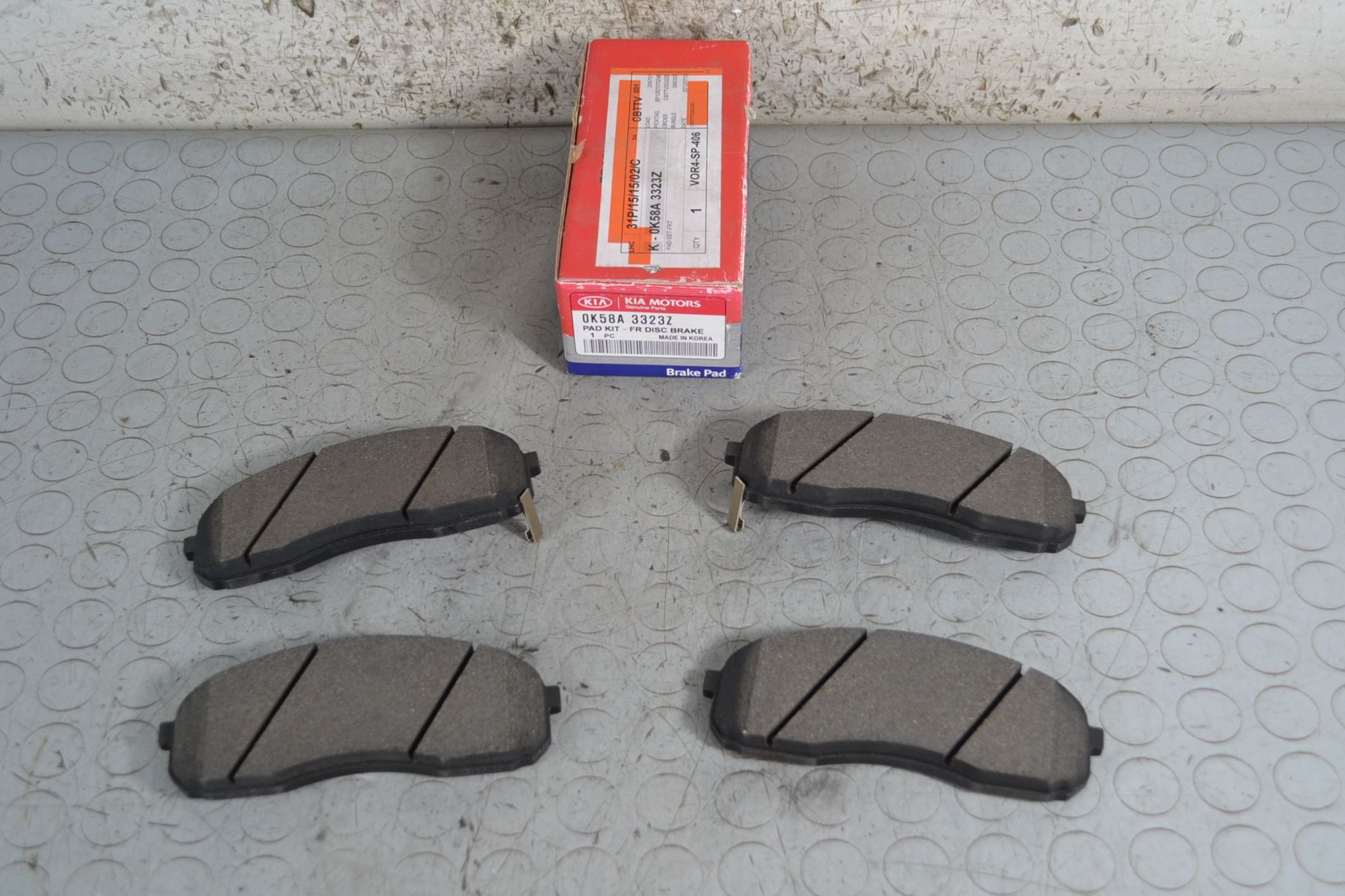 Set Pastiglie Freni Anteriori Kia Carnival dal 1998 al 2001 Cod 0k58a3323z  1697467227676