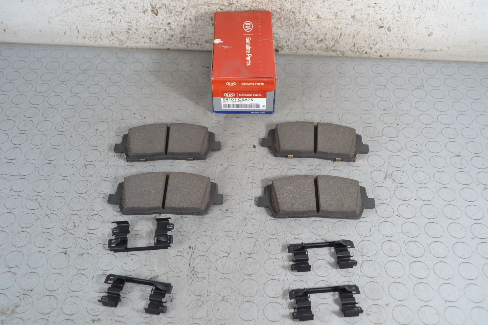 Kit Pastiglie Freno Anteriori Kia Sorento UM dal 2014 al 2020 Cod 58101c5a75  1697528808684