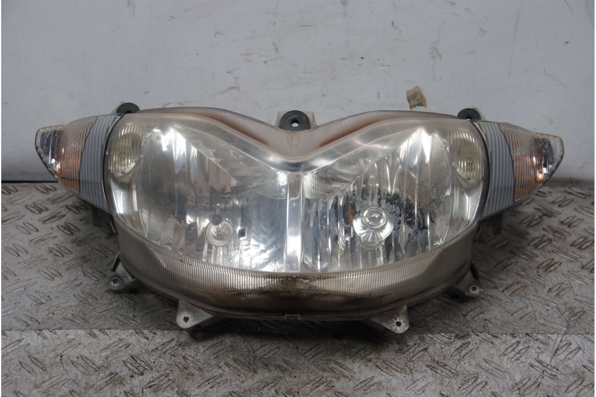 Faro Fanale Anteriore Suzuki Burgman 200 dal 2001 al 2014  1697530144510