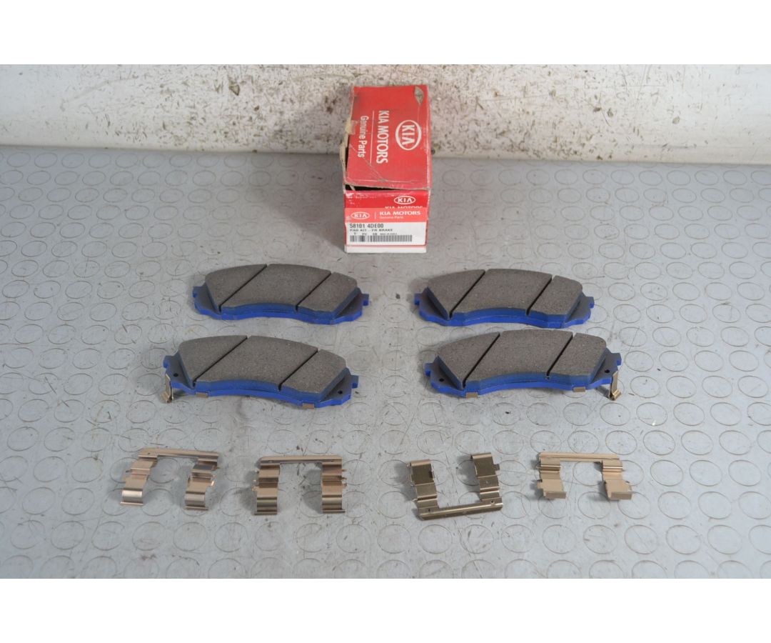 Kit Pastiglie freno anteriore Kia Carnival Dal 2006 al 2014 Cod 581014DE00  1697612098311