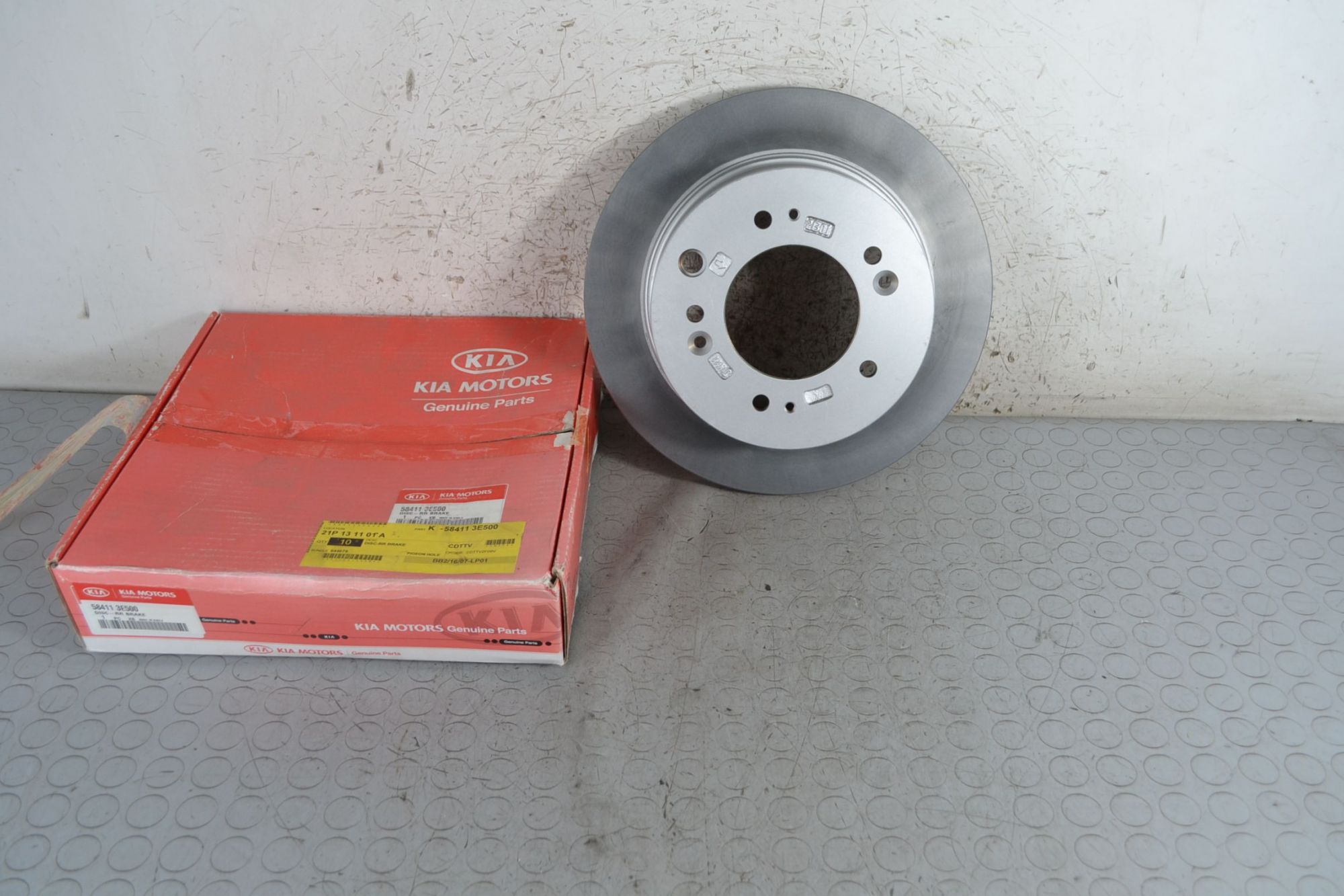 Disco Freno Posteriore Ventilato Kia Sorento dal 2006 al 2009 Cod 584113e500  1697615524060