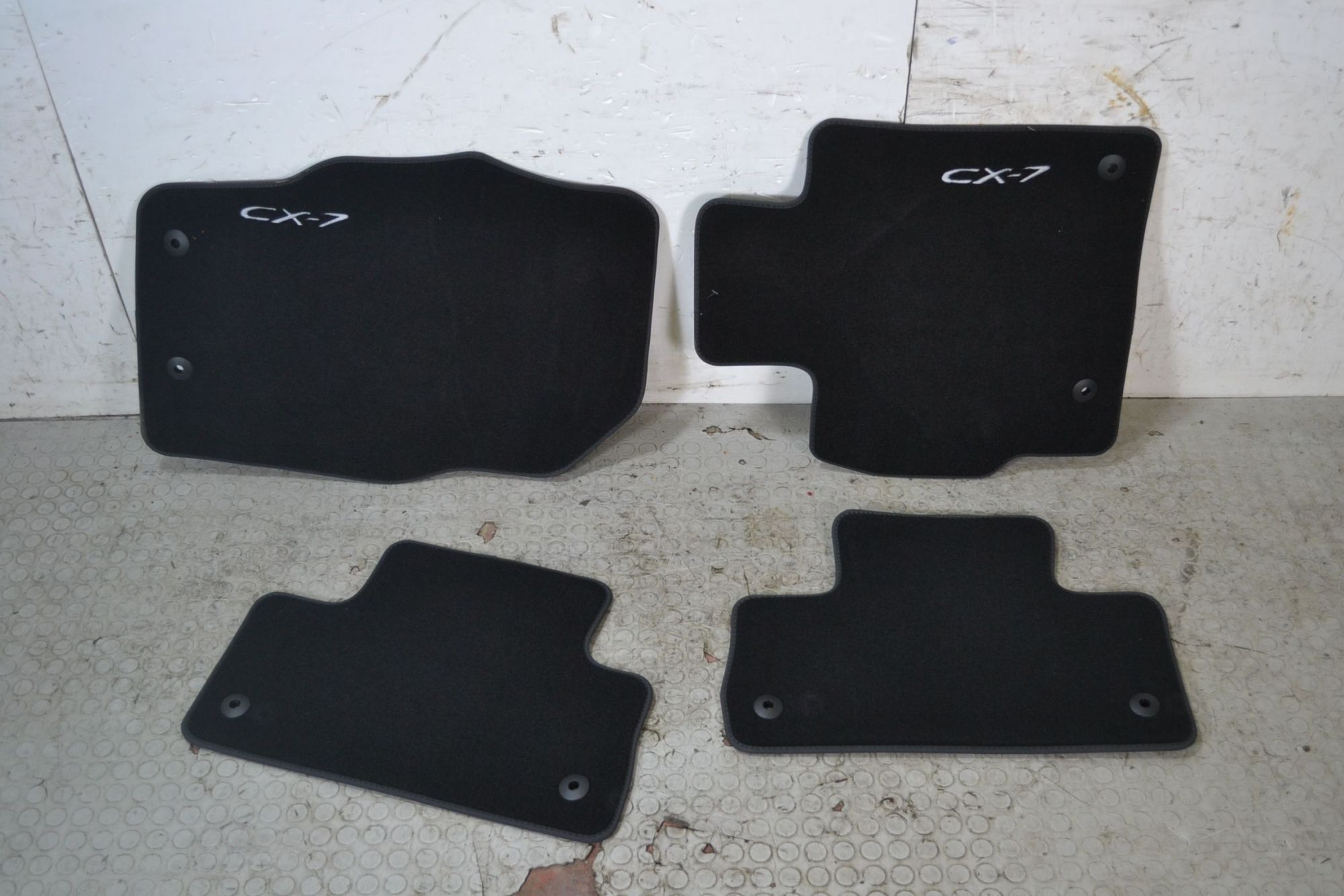 Set 4 Tappetini Mazda CX-7 dal 2006 al 2012 Cod EH62-V0-320A  1697631772551