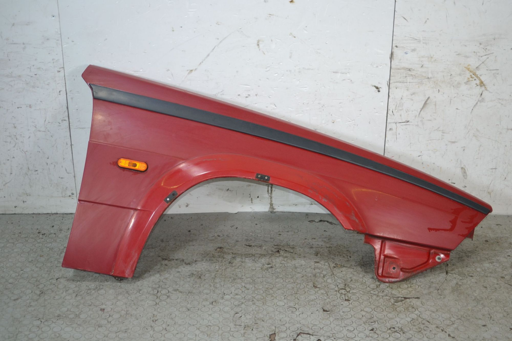 Parafango anteriore DX Alfa Romeo 75 Dal 1988 al 1993 Colore rosso  1697710658486