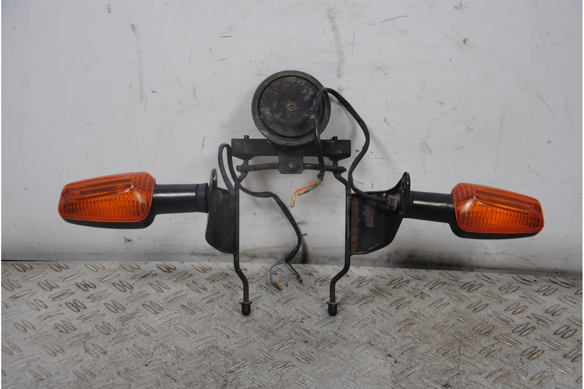 Telaietto Anteriore Supporto Faro Con Frecce Honda CB 500 Dal 1993 al 2004  1698049731505