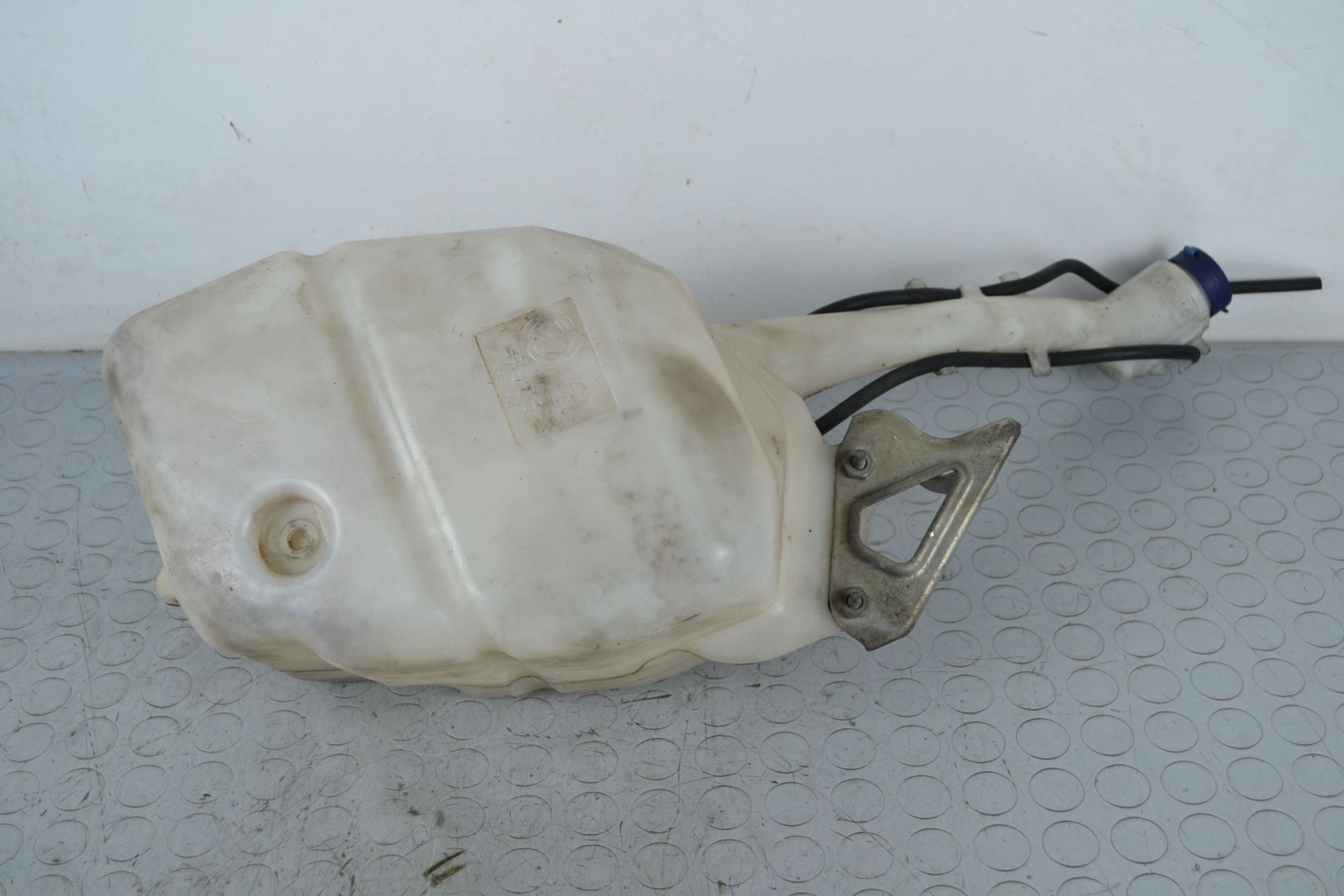 Vaschetta Acqua Tergicristalli Alfa Romeo 159 SW dal 2005 al 2011 Cod 50512994  1698657048279