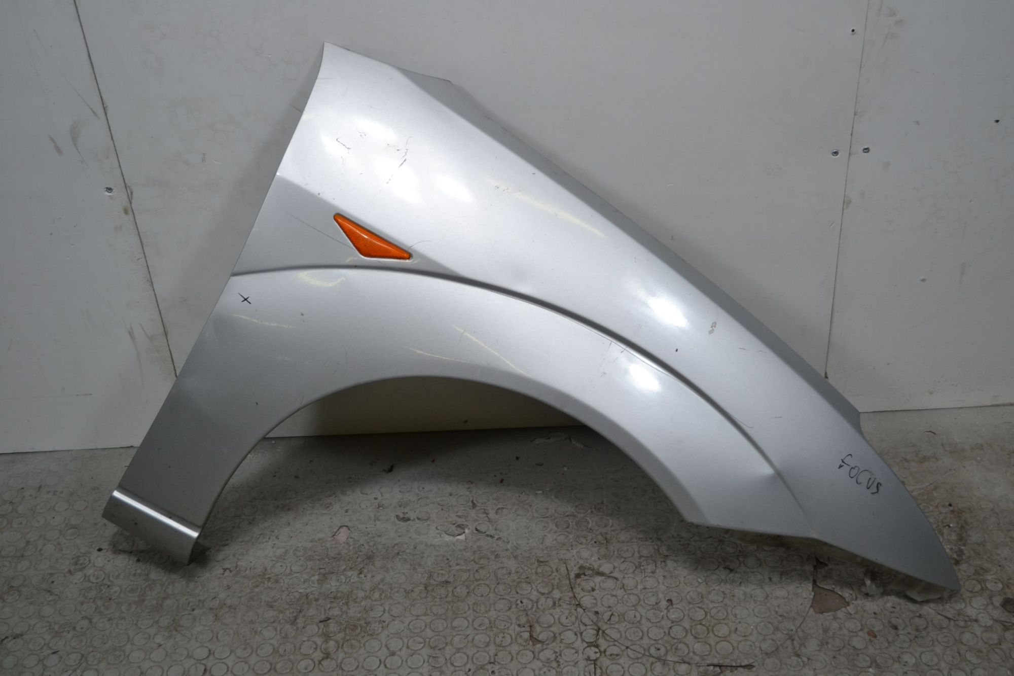 Parafango anteriore DX Ford Focus I Dal 1998 al 2005 Colore grigio  1698767673002