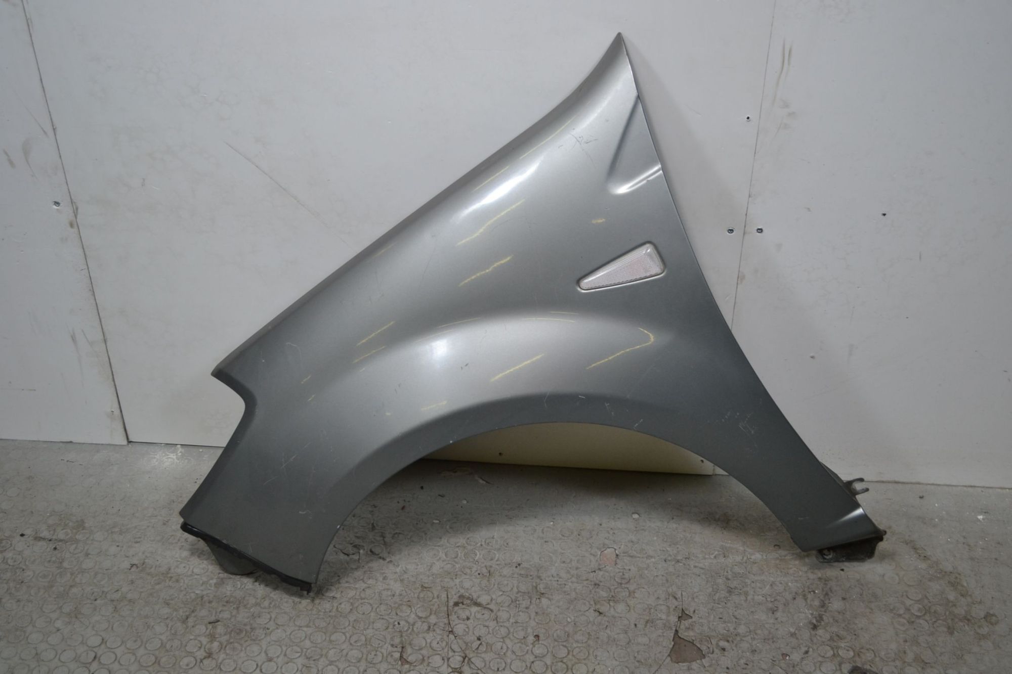 Parafango anteriore SX Dacia Sandero Dal 2008 al 2012 Colore grigio  1698921001214