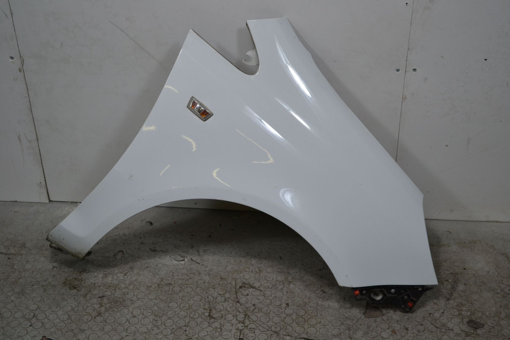 Parafango anteriore destro DX Opel Corsa D Dal 2006 al 2014 Colore bianco  1698925825151