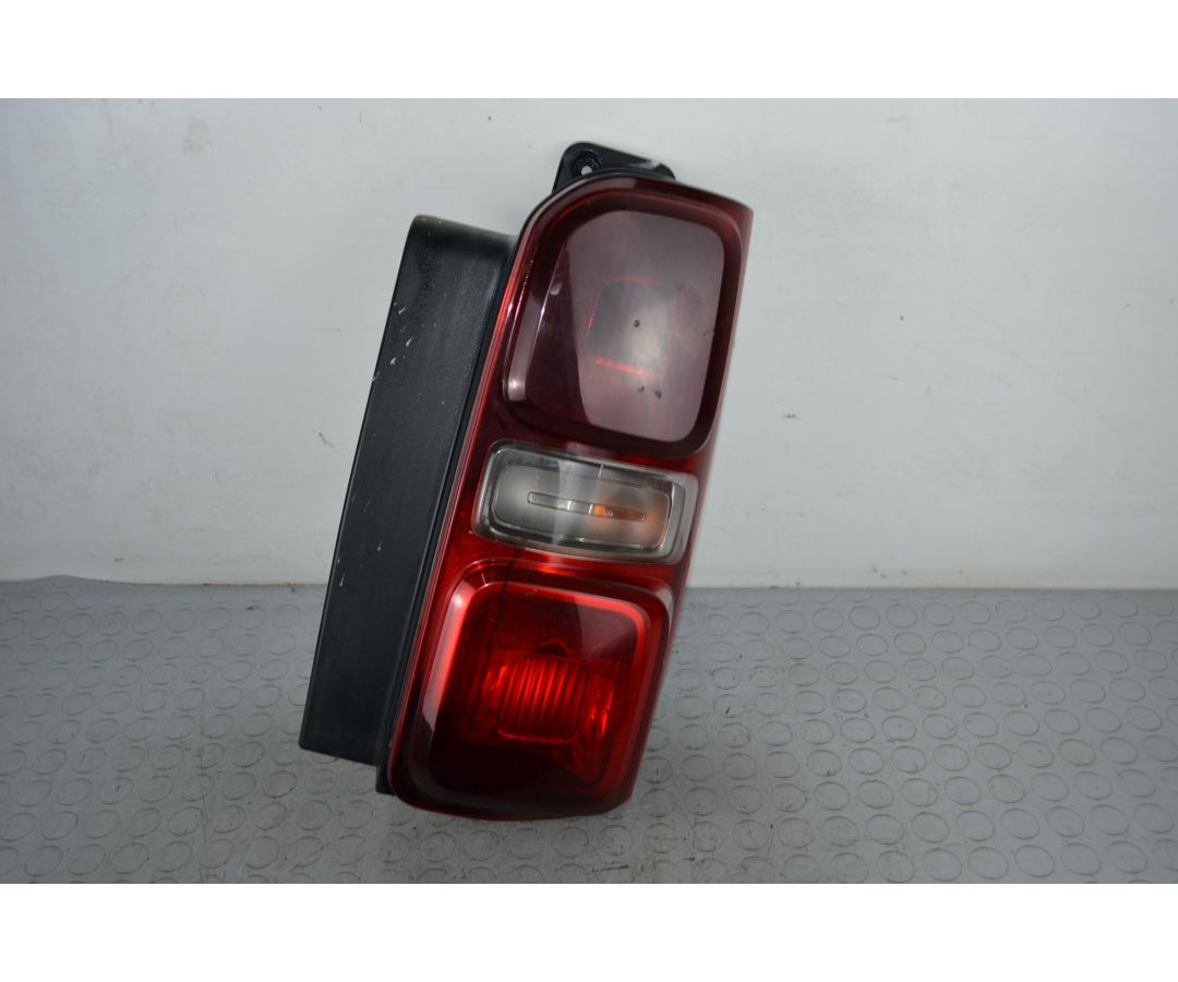 Fanale Stop posteriore DX Citroen Jumpy III dal 2016 al 2023 Cod 9808243080 1699268943014 Fanale Stop posteriore DX Citroen Jumpy III dal 2016 al 2023 Cod 9808243080 1699268943014