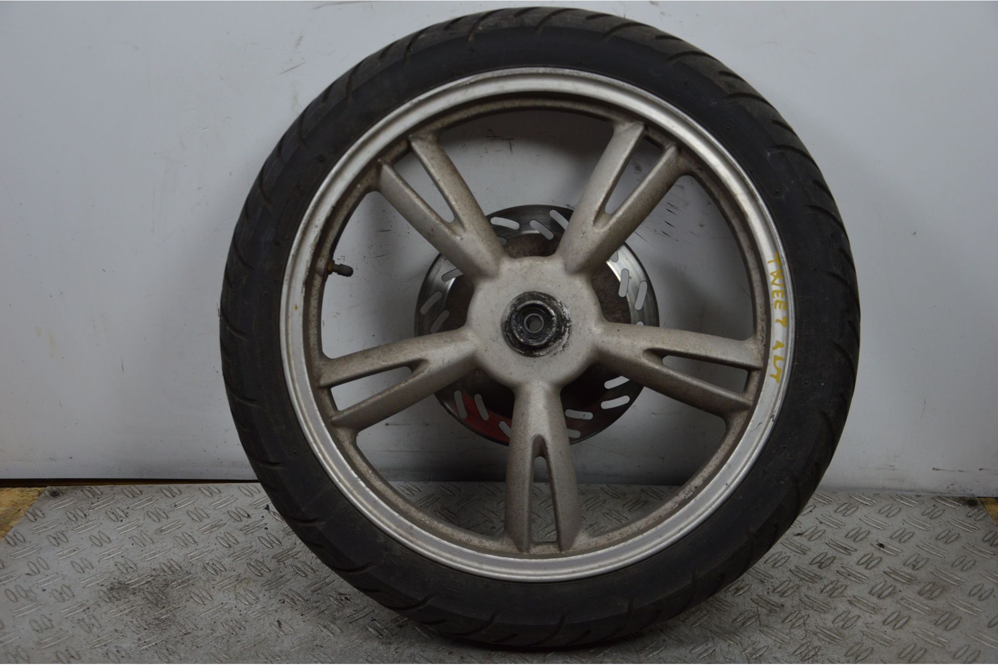 Cerchio Anteriore Peugeot Tweet 125 / 150 dal 2010 al 2017  1699524390446