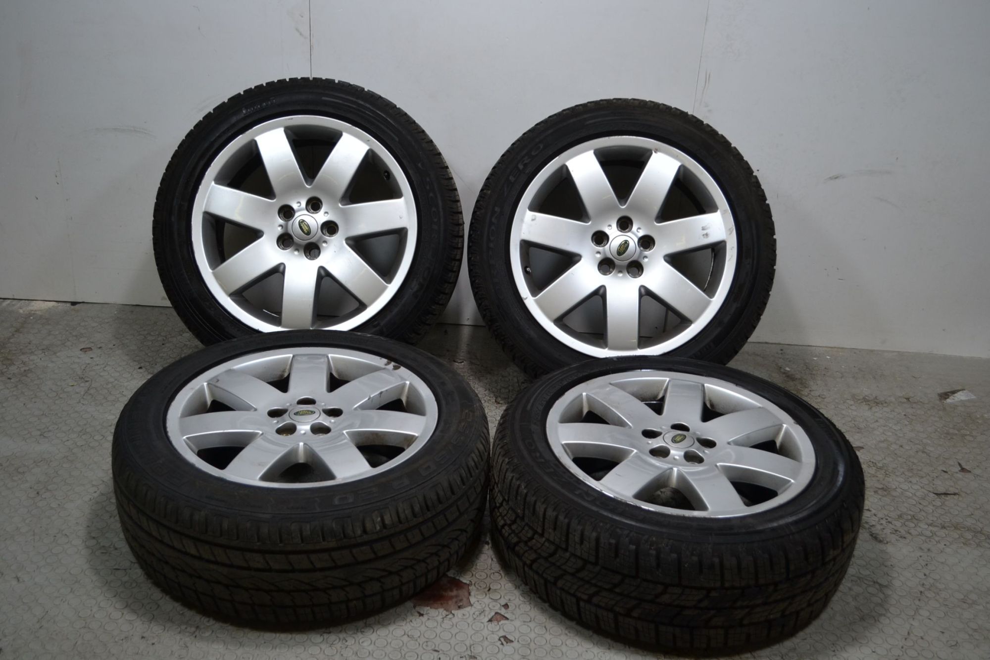 Treno completo gomme e cerchi Land Rover Range Rover Dal 2006 al 2012 Misura 255/50 R20 109Y 3.6 D 4x4 Diesel 272 CV / 200 kW...