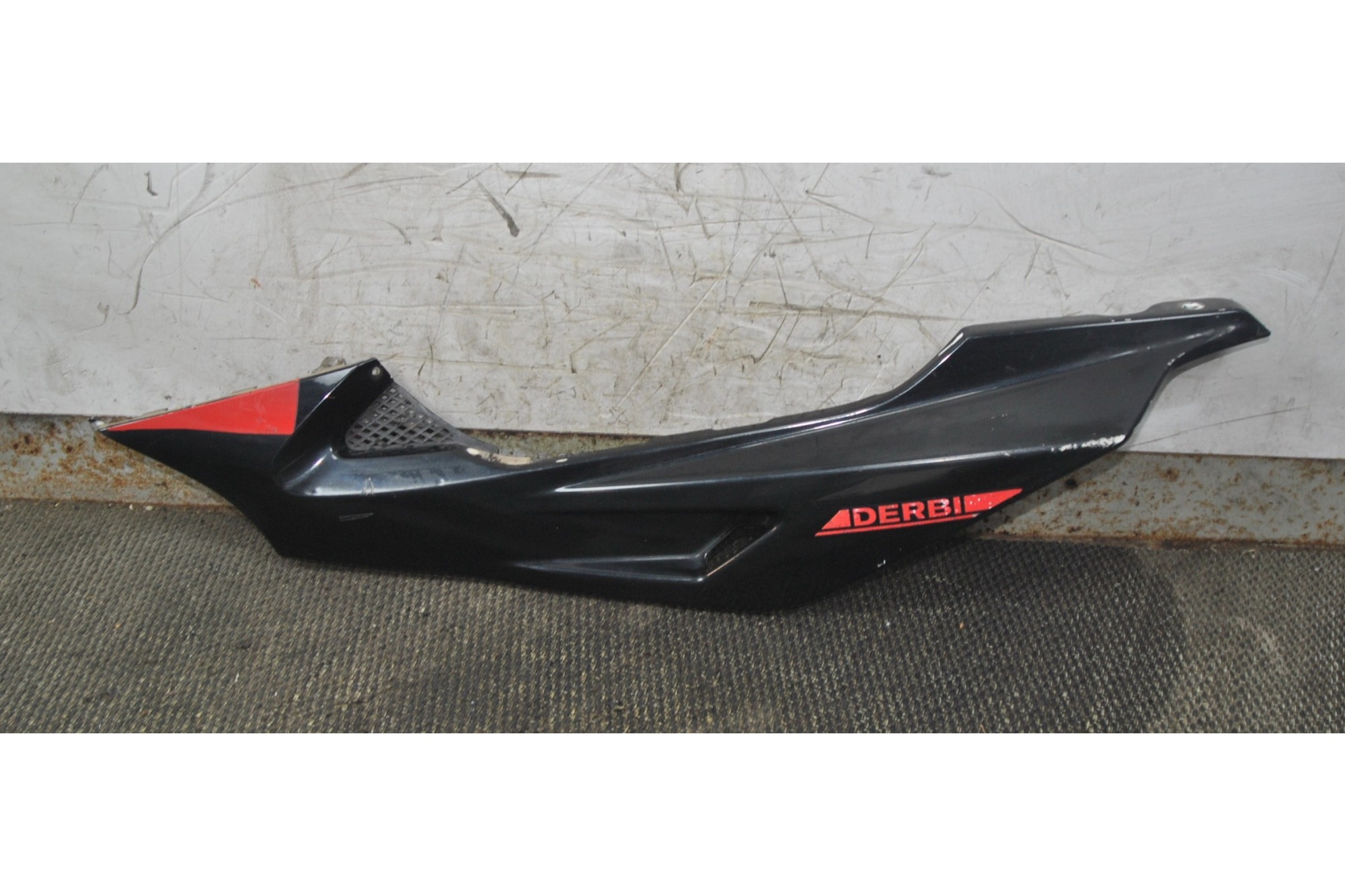 Carena Fianchetto Serbatoio Sinistro Sx Aprilia Piaggio Malaguti Derbi 125 dal 2005 al 2015 cod 863513  2411111145647