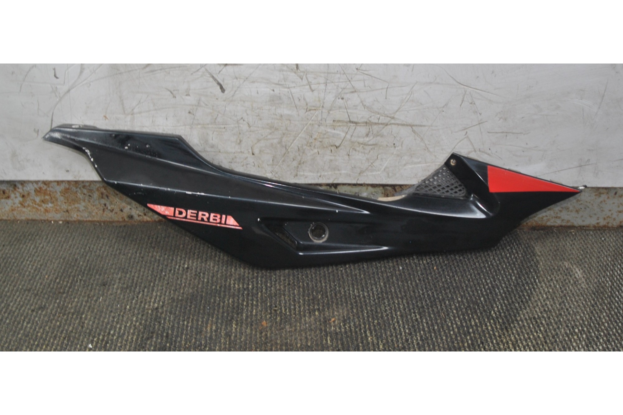 Carena Fianchetto Serbatoio Destro Dx Aprilia Piaggio Malaguti Derbi 125 dal 2005 al 2015 cod 863514  2411111145654