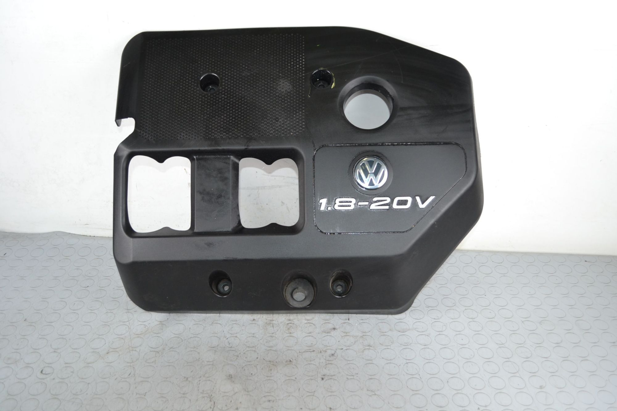 Coperchio Motore Volkswagen Golf IV 1J1 dal 08/1997 al 06/2005 Cod 06a103925 Cod Motore AGN  1700825167580