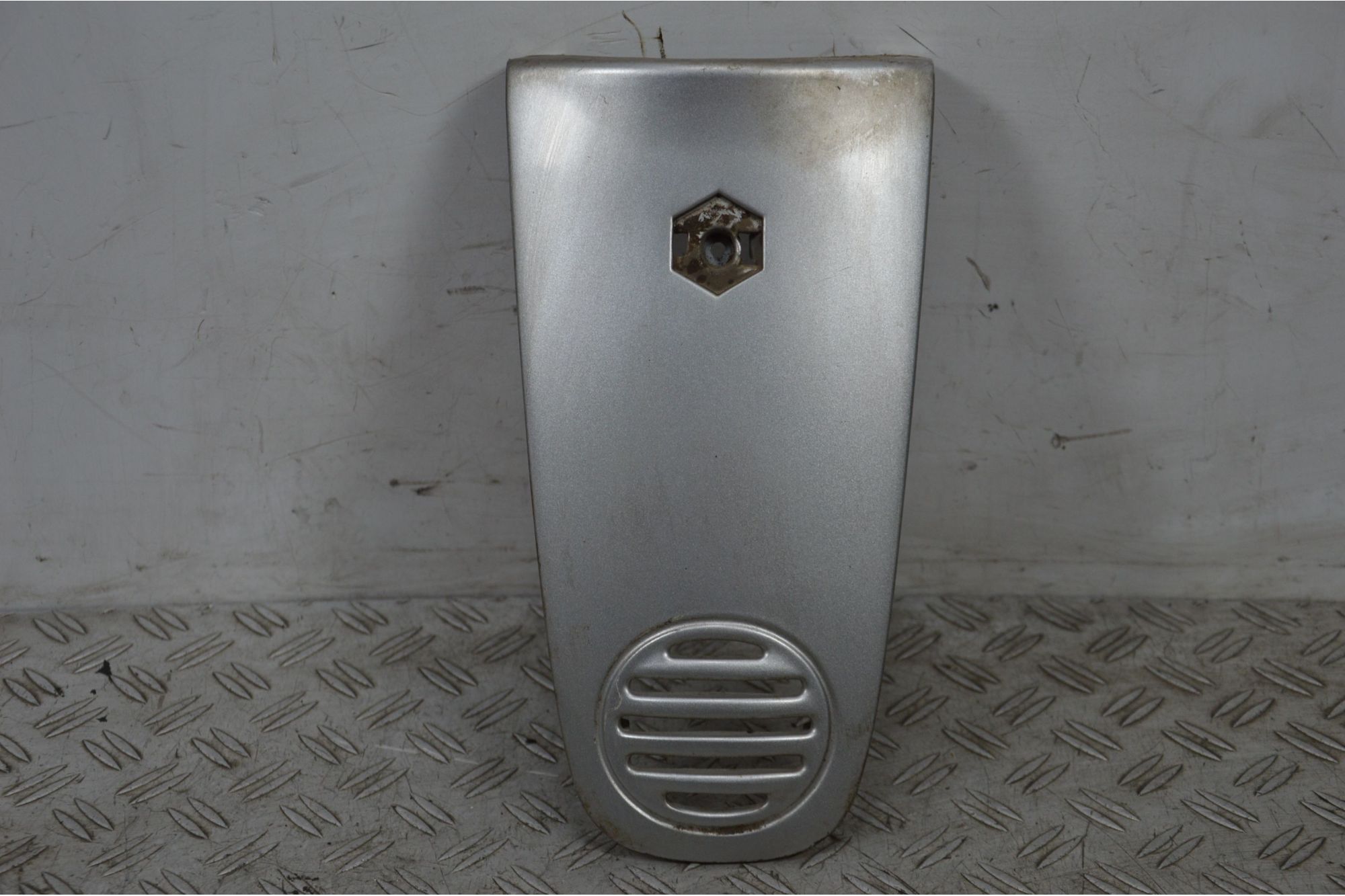 Carena Scudetto Anteriore Piaggio Vespa ET2 / ET4 125 Dal 2005 al 2011 COD Piaggio 472200  1700825450231