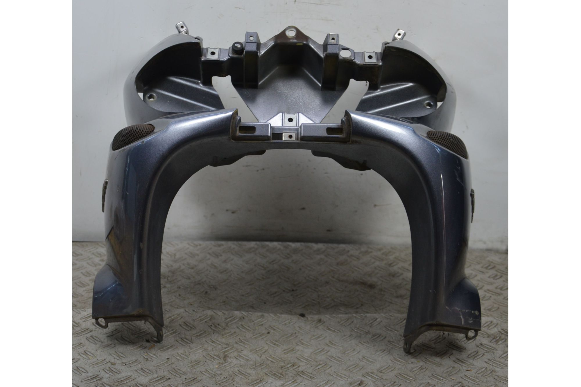 Carena Scudo Anteriore Piaggio X9 500 Dal 1999 al 2002  1701345498383