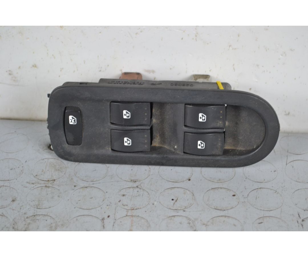 Pulsantiera Alzacristalli Anteriore SX Renault Scenic II dal 2003 al 2009 Cod 156018070d  1701357546621