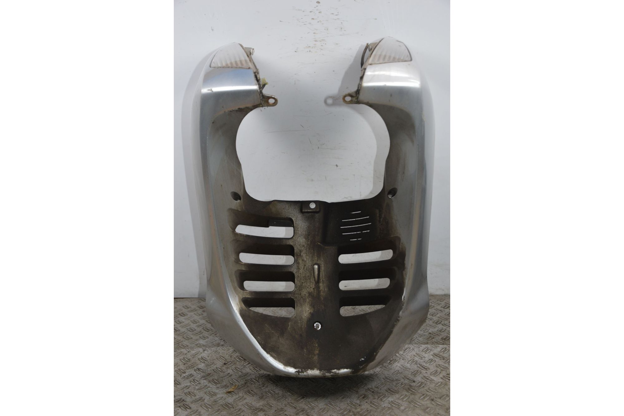 Carena Scudo Anteriore Con Frecce Honda Pantheon 125 / 150 4t Dal 2003 al 2006  1702480560492