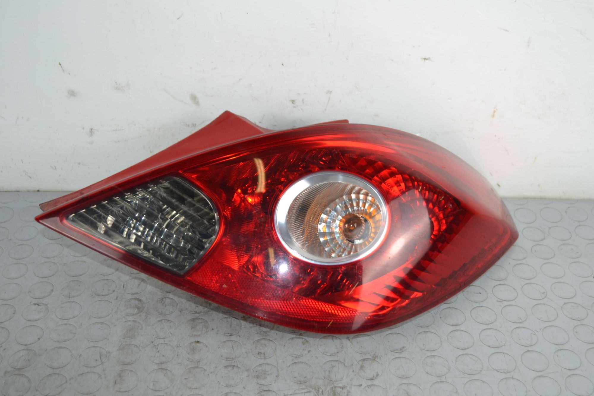 Fanale Stop Posteriore DX Opel Corsa D 3 porte dal 2006 al 2014 Cod 13186351  1702983013631