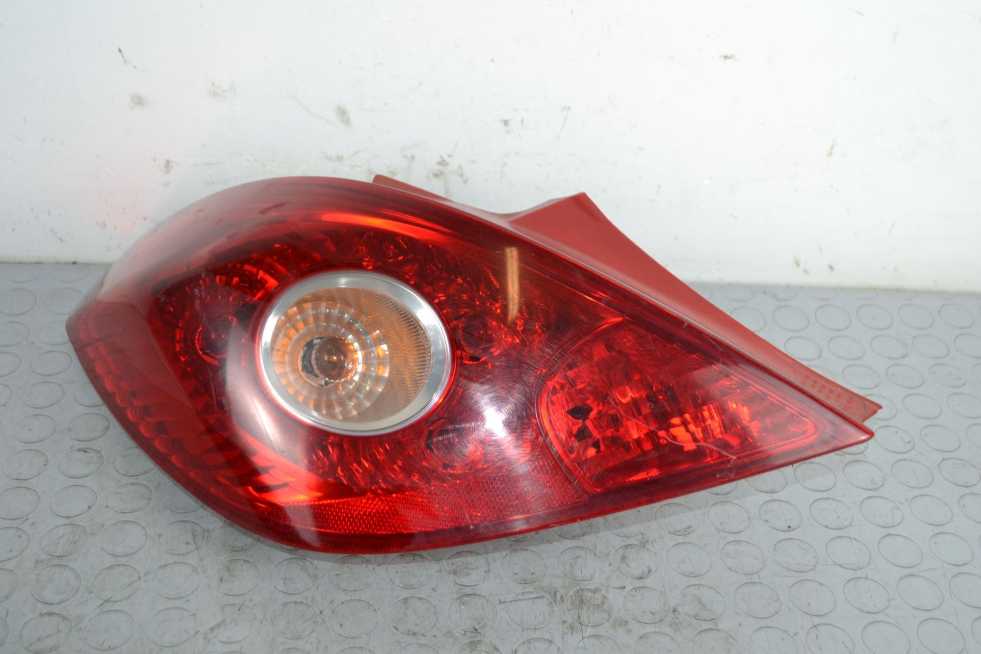 Fanale stop posteriore SX Opel Corsa D 3 porte Dal 2006 al 2014 Cod 13186350  1702983462514