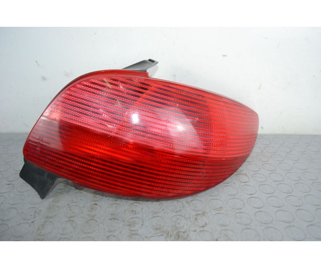 Fanale Stop Posteriore DX Peugeot 206 2A/C dal 09/1998 al 12/2000 Cod Motore NFZ 1703079079074 Fanale Stop Posteriore DX Peugeot 206 2A/C dal 09/1998 al 12/2000 Cod Motore NFZ 1703079079074