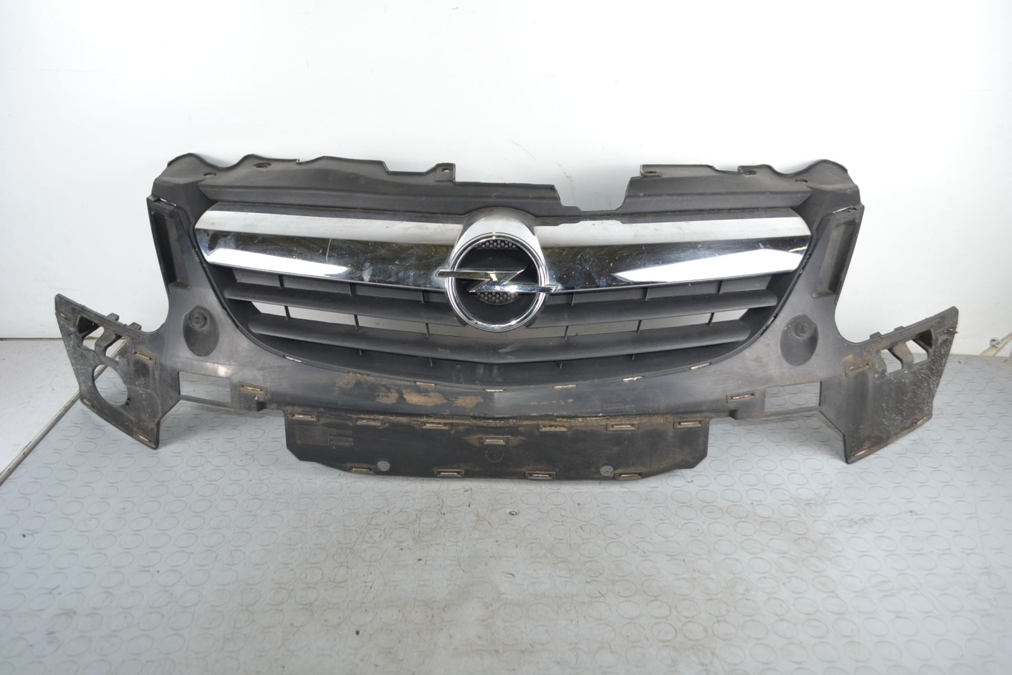 Griglia anteriore Opel Corsa D Dal 2006 al 2011  1703149872284
