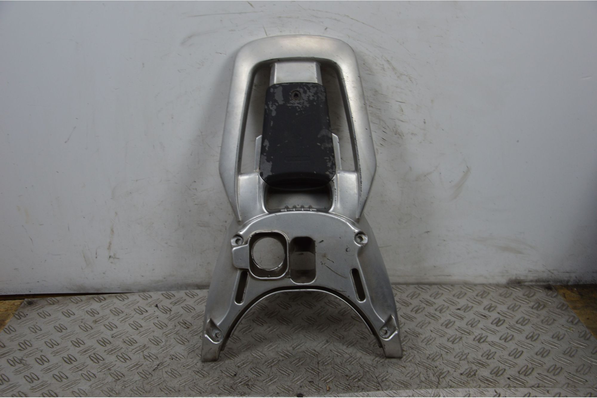 Maniglione Portapacchi posteriore Piaggio Vespa GT 200 L Dal 2003 al 2006  1703753994198