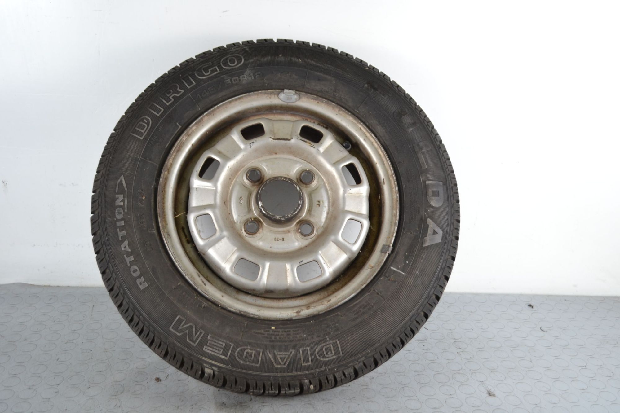 Ruota di scorta R12 Ford Fiesta MK1 Dal 1976 al 1983 Misura 145/80 R12 74T  1704204082013