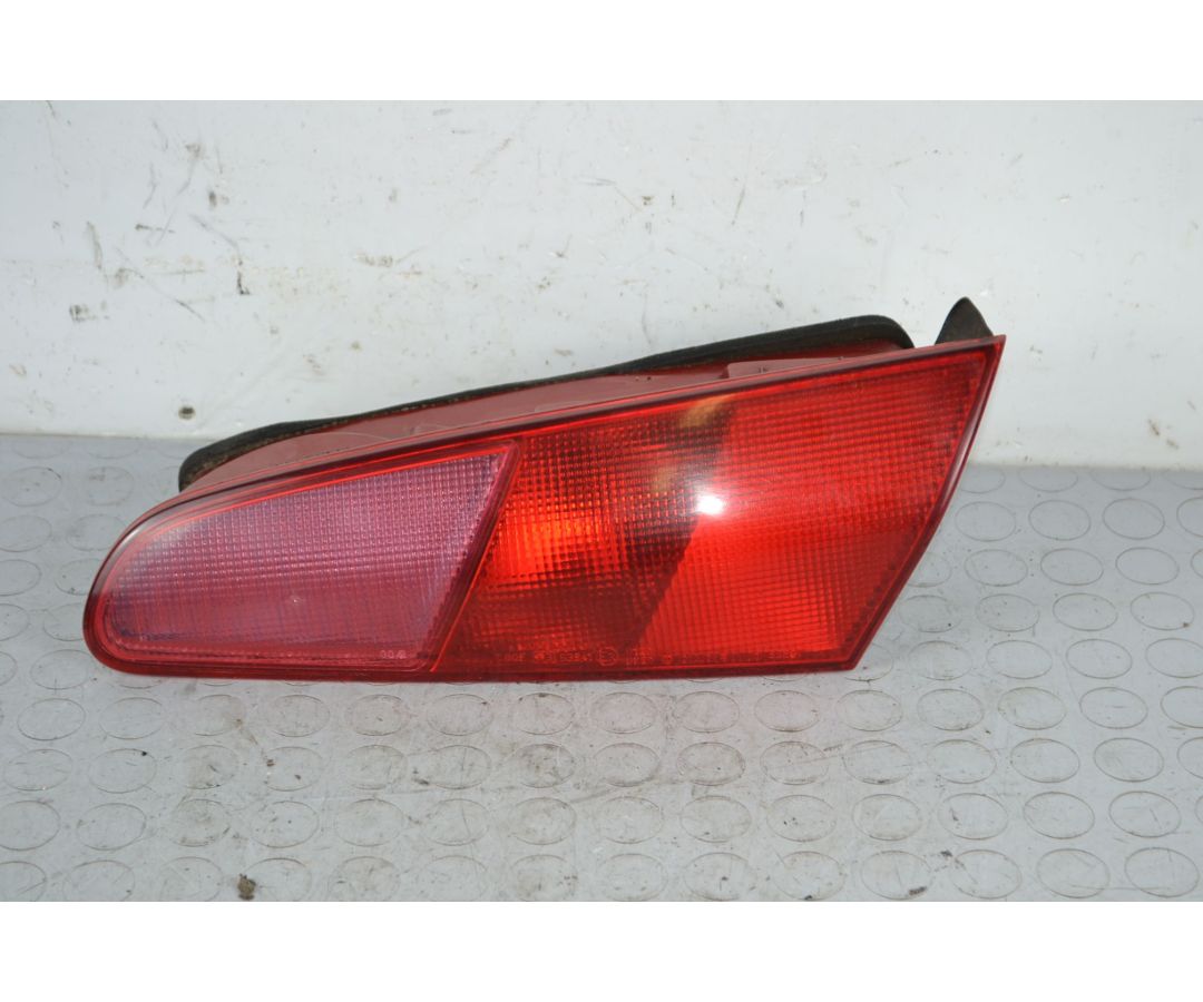 Fanale Stop Posteriore Interno DX Alfa Romeo 166 936 dal 06/1998 al 05/2004 Cod 38140751 Cod Motore AR 34103 1704270811371 Fanale Stop Posteriore Interno DX Alfa Romeo 166 936 dal 06/1998 al 05/2004 Cod 38140751 Cod Motore AR 34103 1704270811371