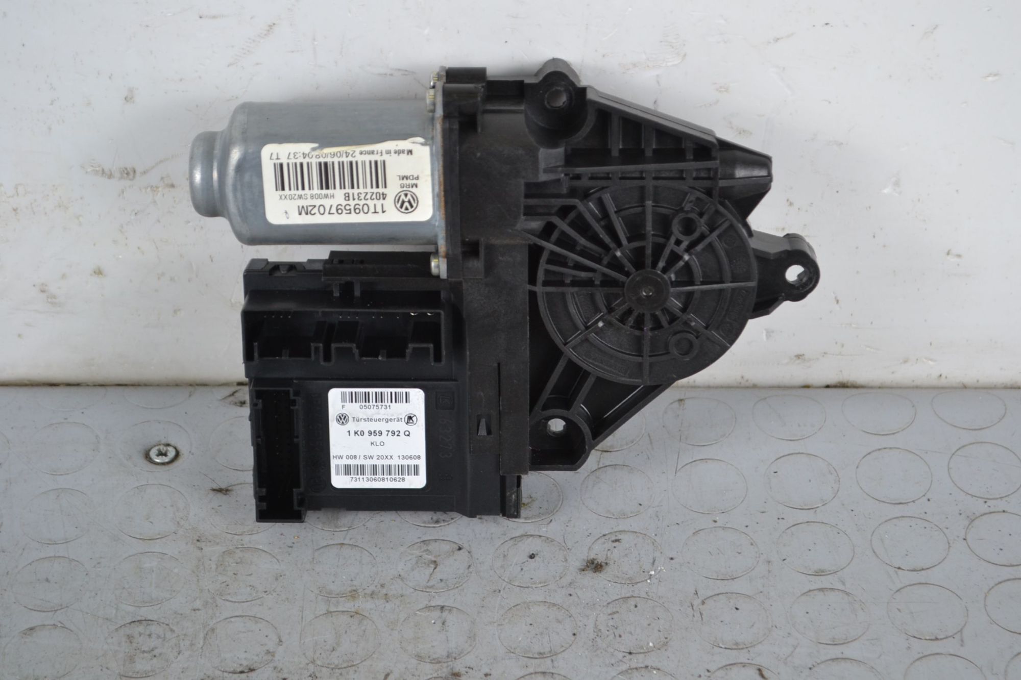 Motorino Alzacristalli Anteriore DX Volkswagen Touran dal 2007 al 2015 Cod 1t0959702Q  1704278797127