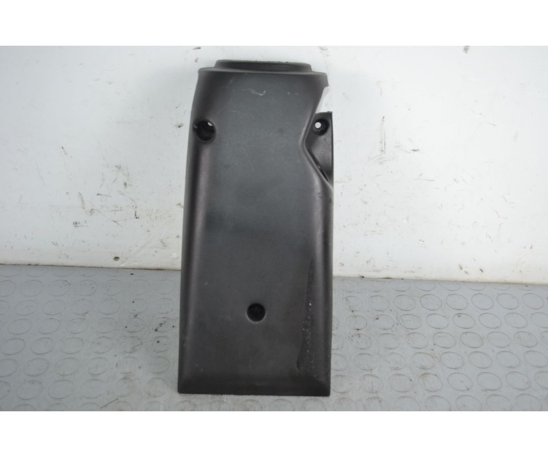 Rivestimento inferiore piantone dello sterzo Fiat Uno Dal 1989 al 1995 Cod 1818489 1704712772031 Rivestimento inferiore piantone dello sterzo Fiat Uno Dal 1989 al 1995 Cod 1818489 1704712772031