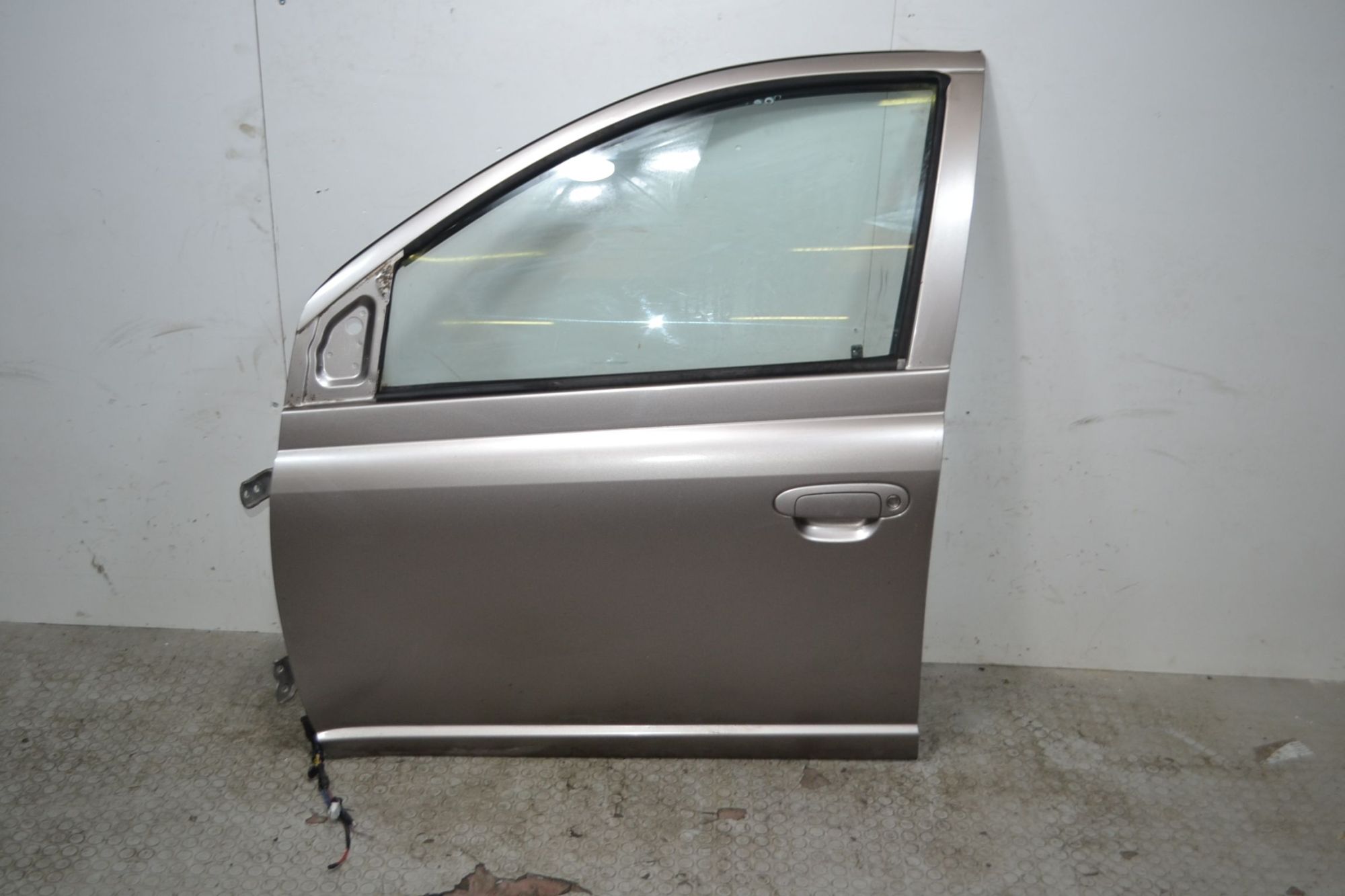 Portiera sportello anteriore SX Toyota Yaris Dal 2001 al 2005  1704724236118