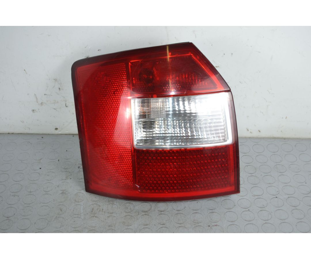 Fanale Stop posteriore SX Audi A4 SW dal 2000 al 2004 Cod 8e9945257 1704727233121 Fanale Stop posteriore SX Audi A4 SW dal 2000 al 2004 Cod 8e9945257 1704727233121