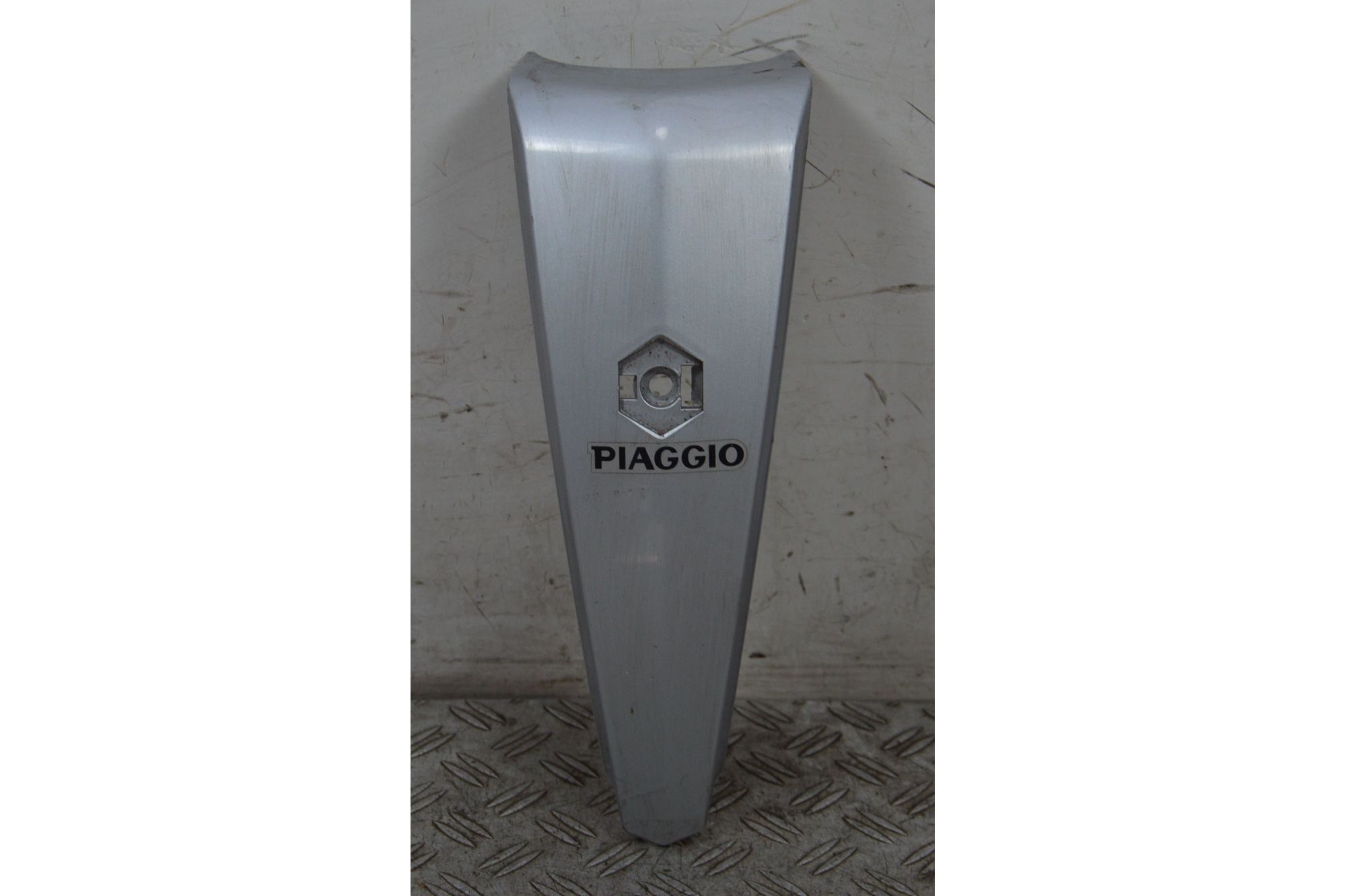 Carena Scudetto Anteriore Piaggio Liberty 50 dal 2004 al 2016  1704794185217
