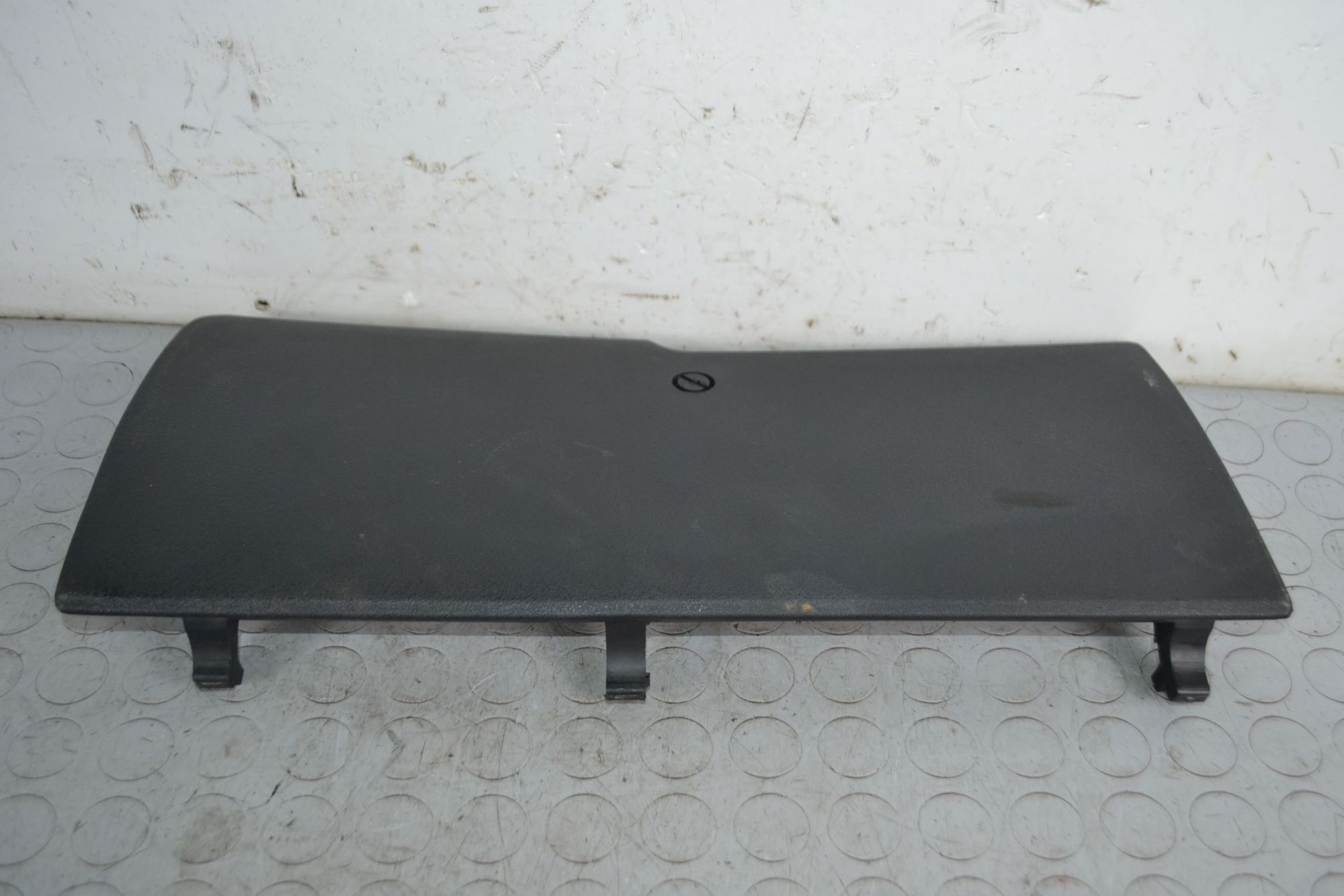 Rivestimento inferiore sotto ginocchia Peugeot 306 CC Dal 1992 al 1996 Cod 9610235677  1704972871185