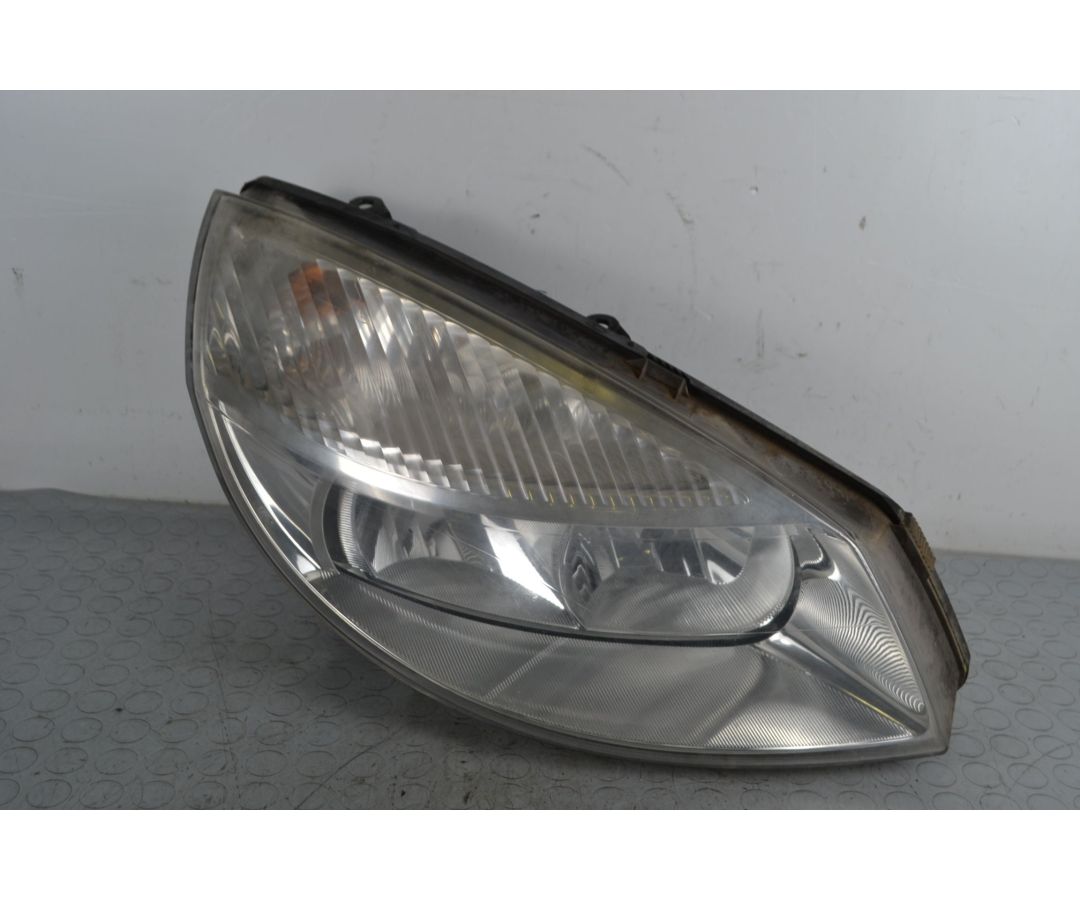 Faro anteriore DX Renault Scenic II Dal 2003 al 2006 Cod 7701064130 1705047212834 Faro anteriore DX Renault Scenic II Dal 2003 al 2006 Cod 7701064130 1705047212834