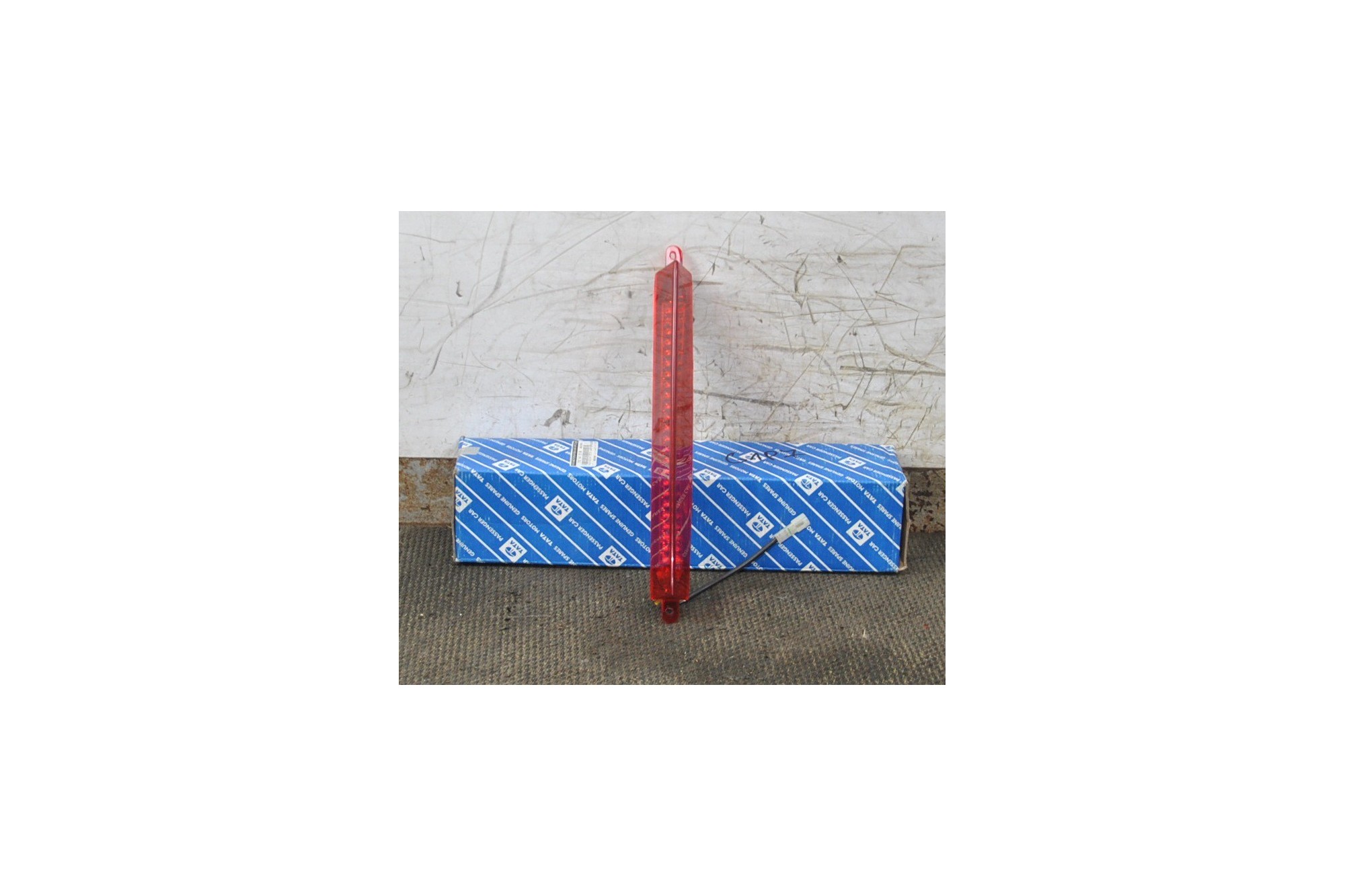 Fanale 3 stop posteriore portellone Tata Indigo dal 2002 al 2009 cod. 270254419908  2411111150733