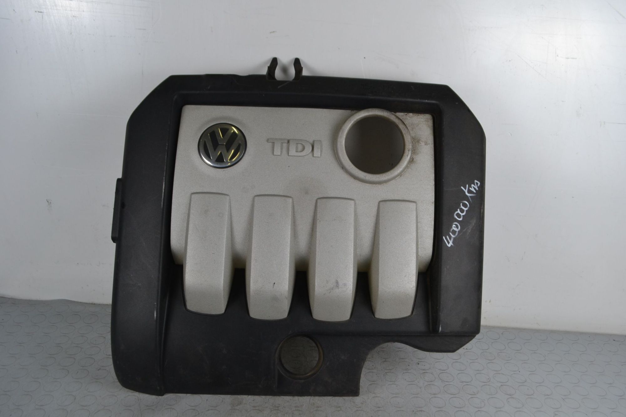 Coperchio del motore Volkswagen Golf V Dal 2003 al 2008 Cod 03G103925  1705050719481