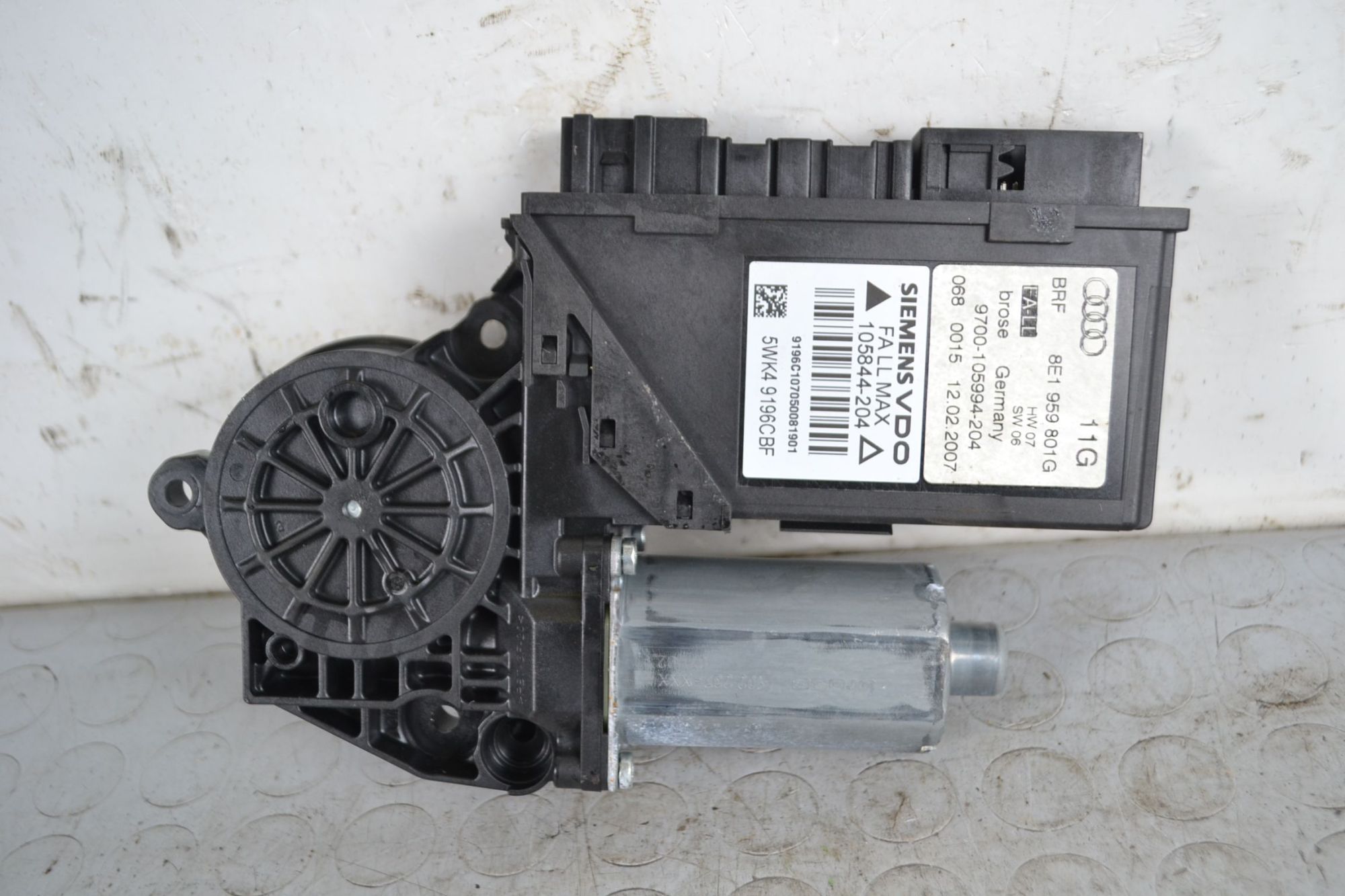 Motorino alzavetro posteriore SX Audi A4 B7 Dal 2004 al 2008 Cod 8E1959801G  1705068773789