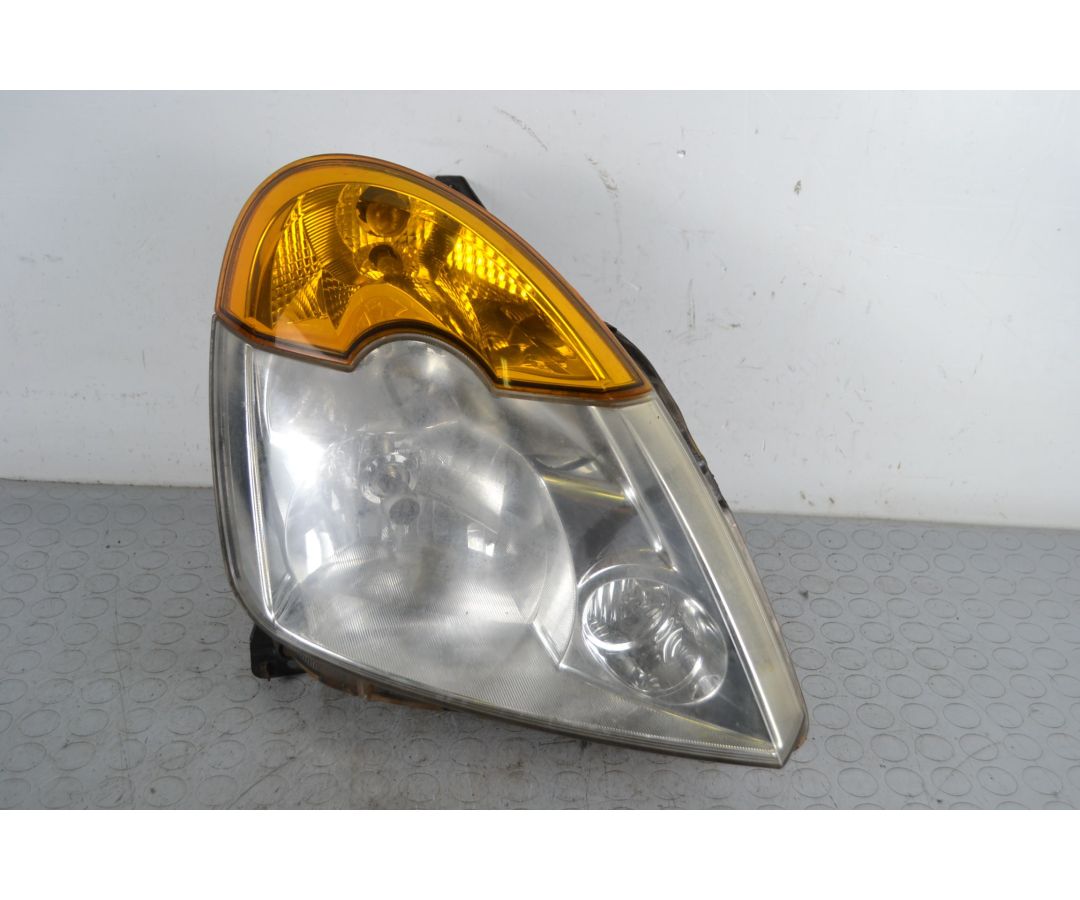 Faro anteriore DX Renault Modus Dal 2004 al 2008 Cod 8200540239 1705076265870 Faro anteriore DX Renault Modus Dal 2004 al 2008 Cod 8200540239 1705076265870