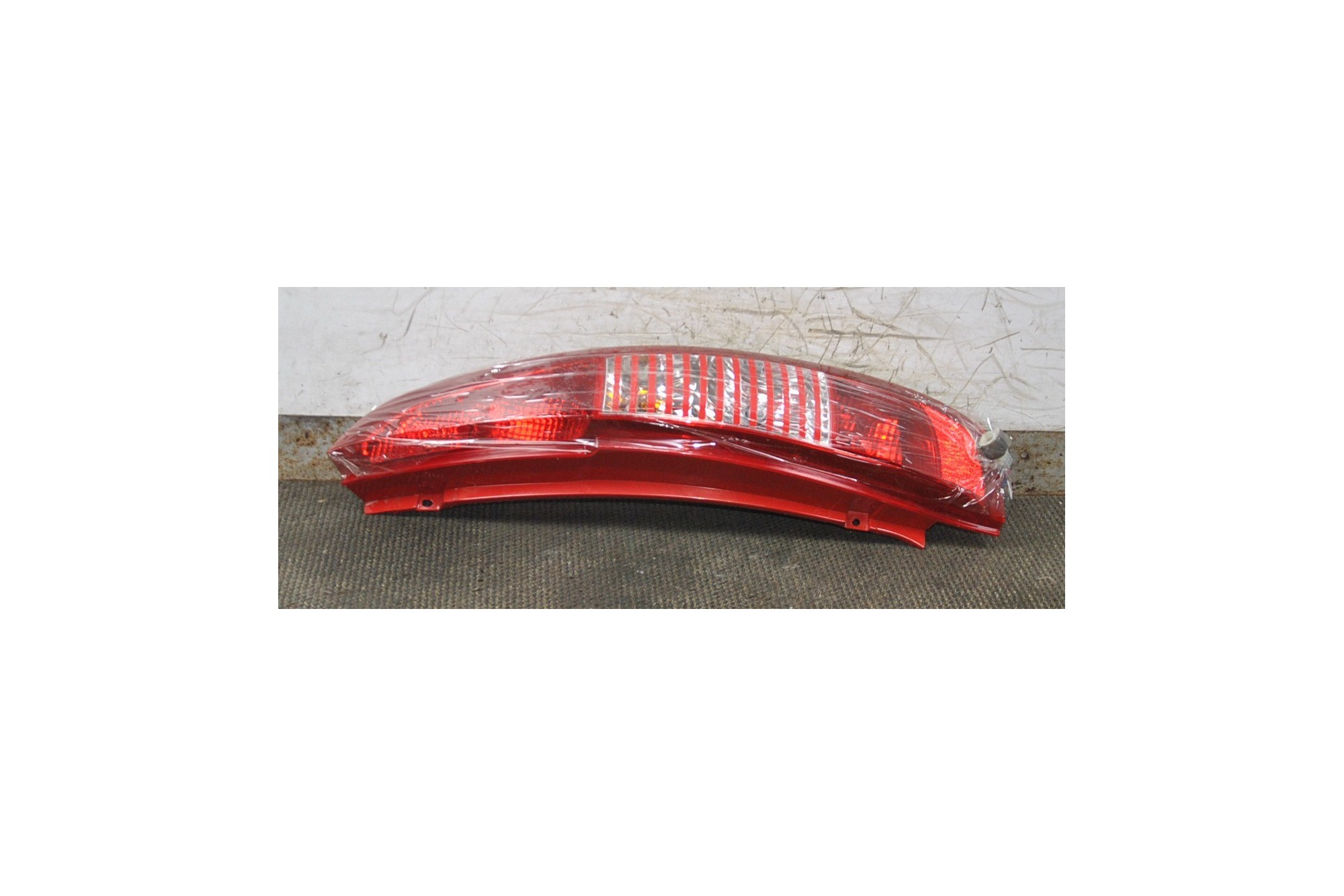 Fanale stop posteriore destro DX Tata Indica cod. 270254419903  2411111151174