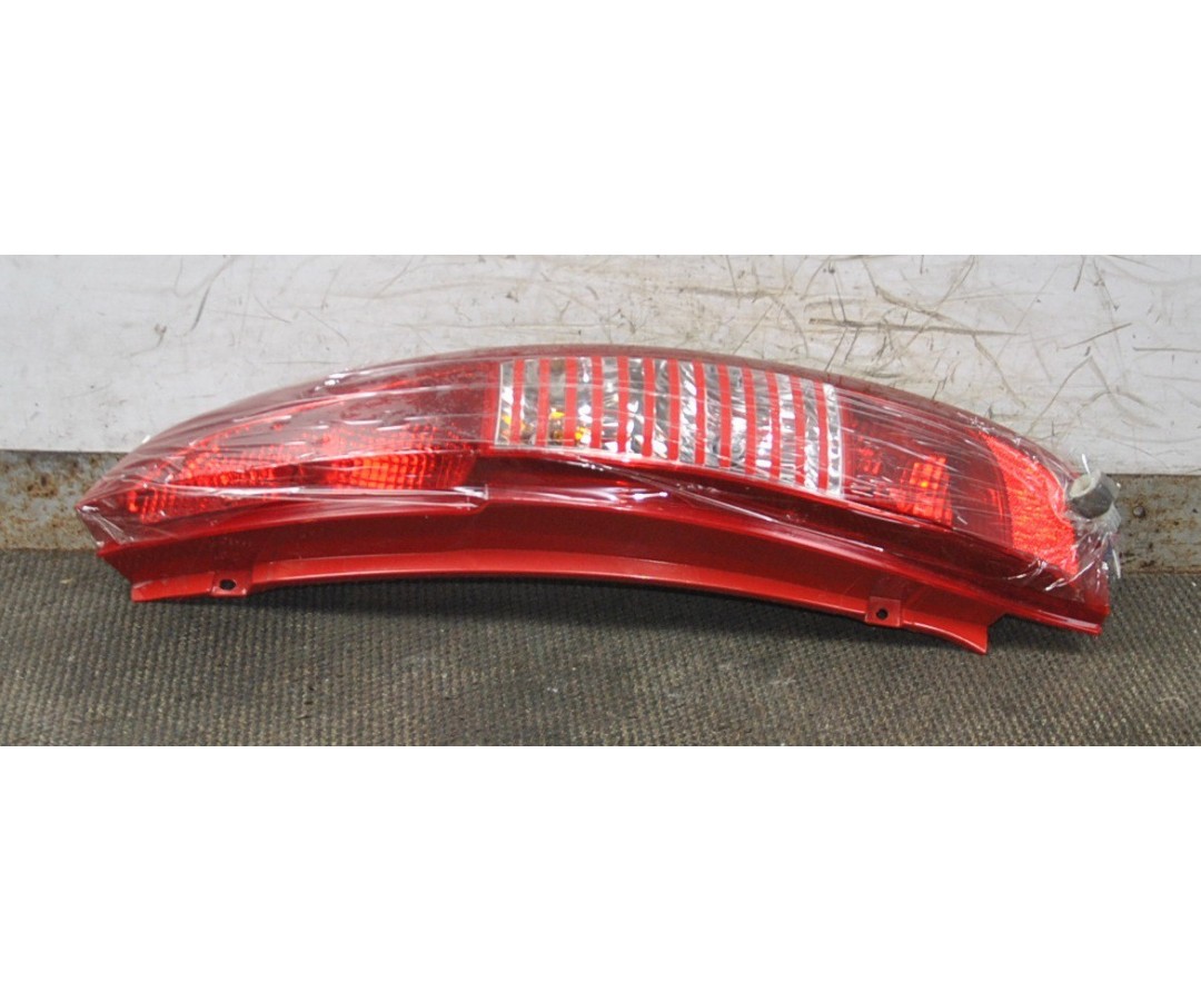 Fanale stop posteriore destro DX Tata Indica cod. 270254419903  2411111151174