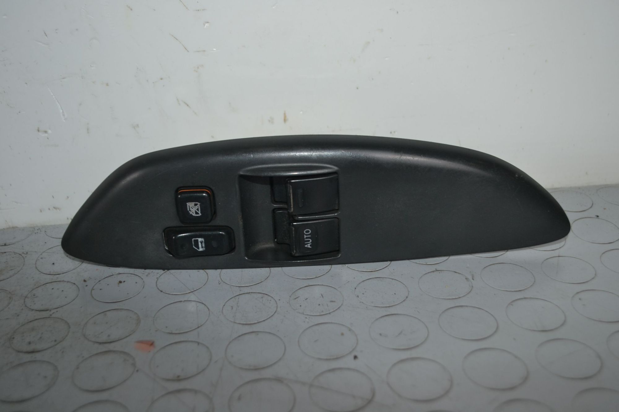 Pulsantiera alzacristalli anteriore SX Toyota Yaris Dal 1999 al 2005 Cod 011-5K51  1705401595757