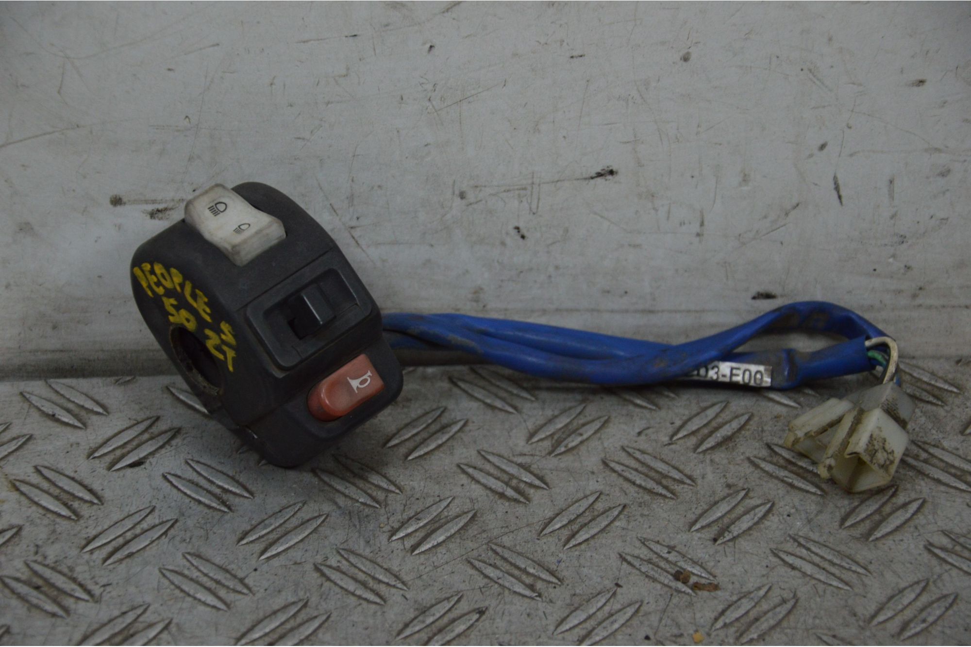 Commutatore Devio Luci Sinistro Kymco People S 50 2T dal 1999 al 2004  1705482192142
