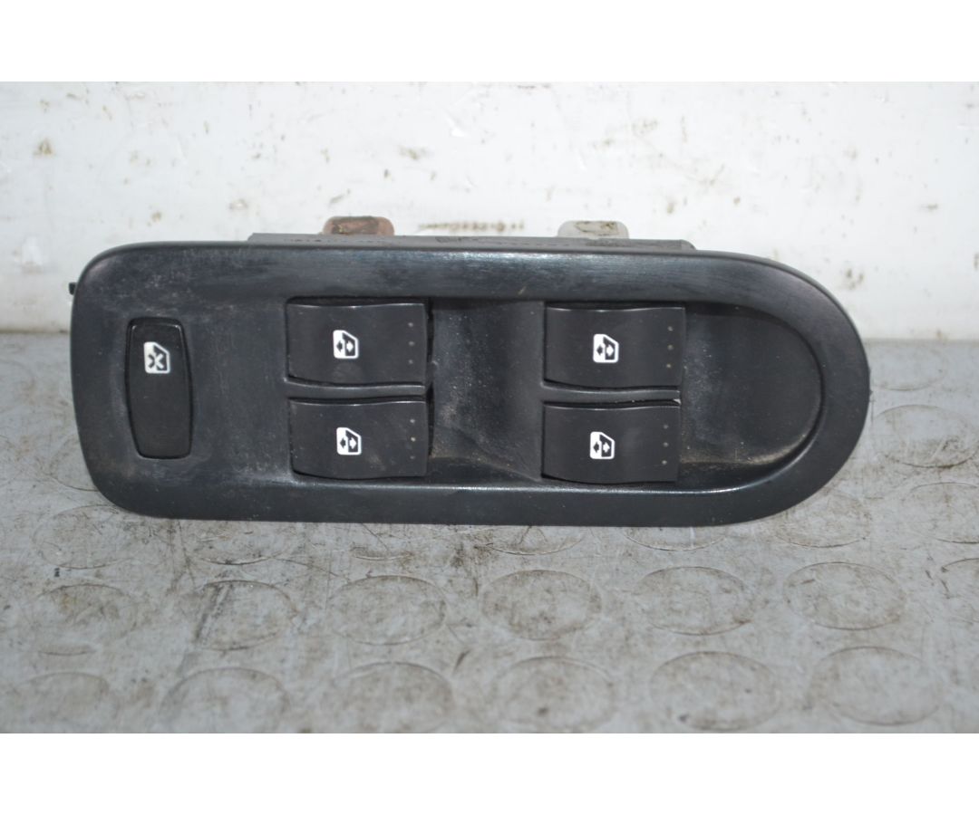 Pulsantiera Alzacristalli Anteriore SX Renault Scenic II dal 2003 al 2009 Cod 156018070  1705487522722