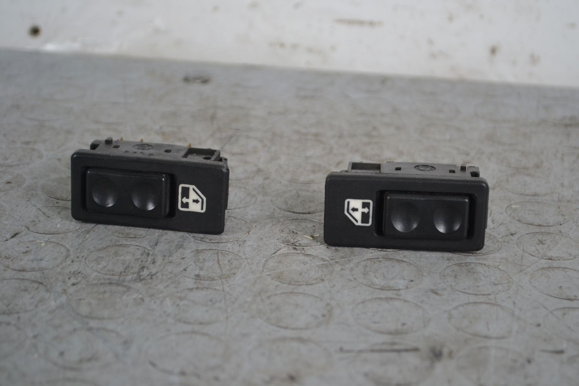 Pulsanti Alzacristalli Anteriori Fiat Cinquecento 170 dal 06/1992 al 01/1999 Cod Motore 1170A1046  1705500380919