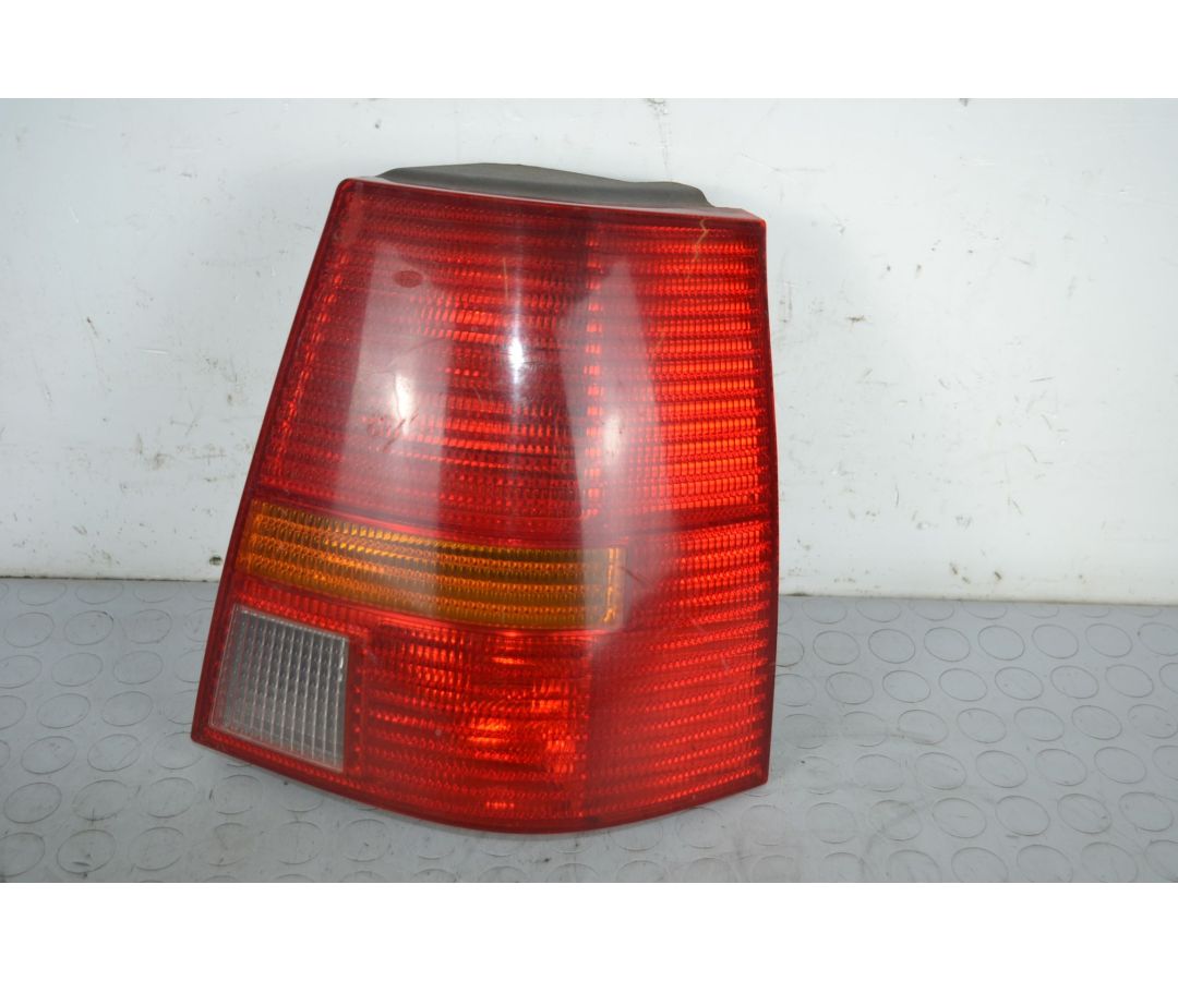 Fanale stop posteriore DX Volkswagen Golf IV VARIANT Dal 1997 al 2004 Cod 1J9945258A 1705920027616 Fanale stop posteriore DX Volkswagen Golf IV VARIANT Dal 1997 al 2004 Cod 1J9945258A 1705920027616
